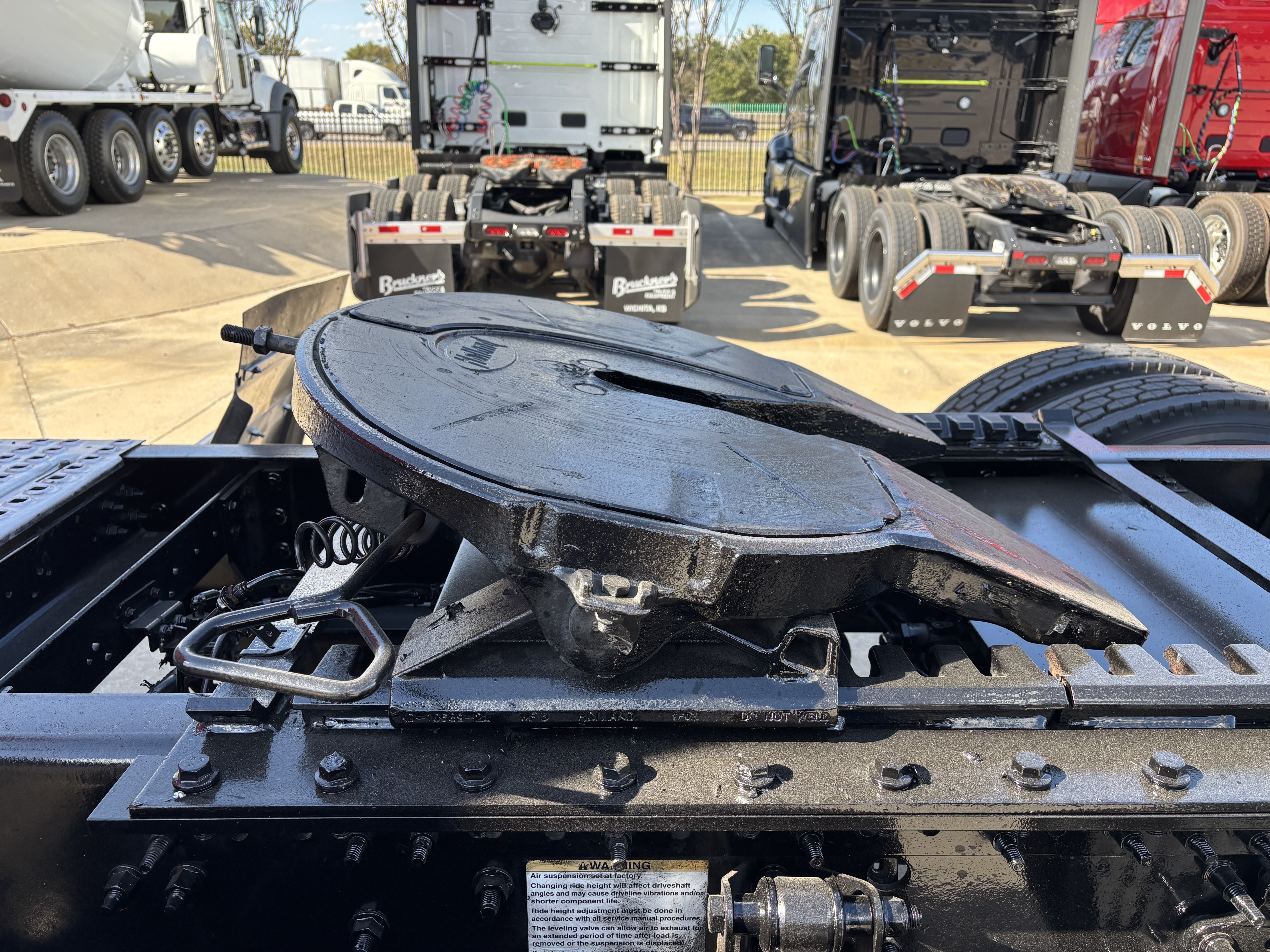 2023 Volvo - image 16