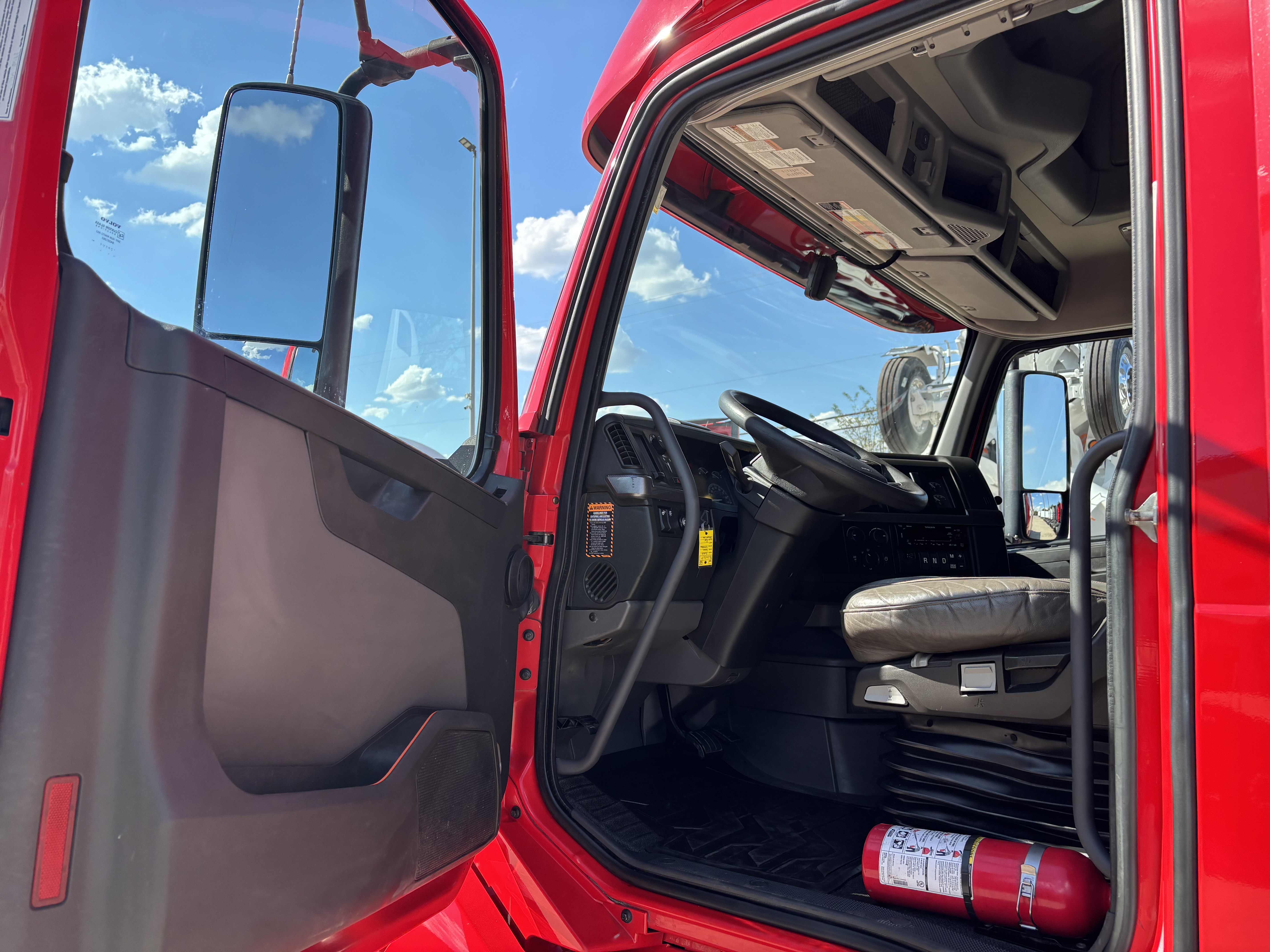 2023 Volvo - image 21