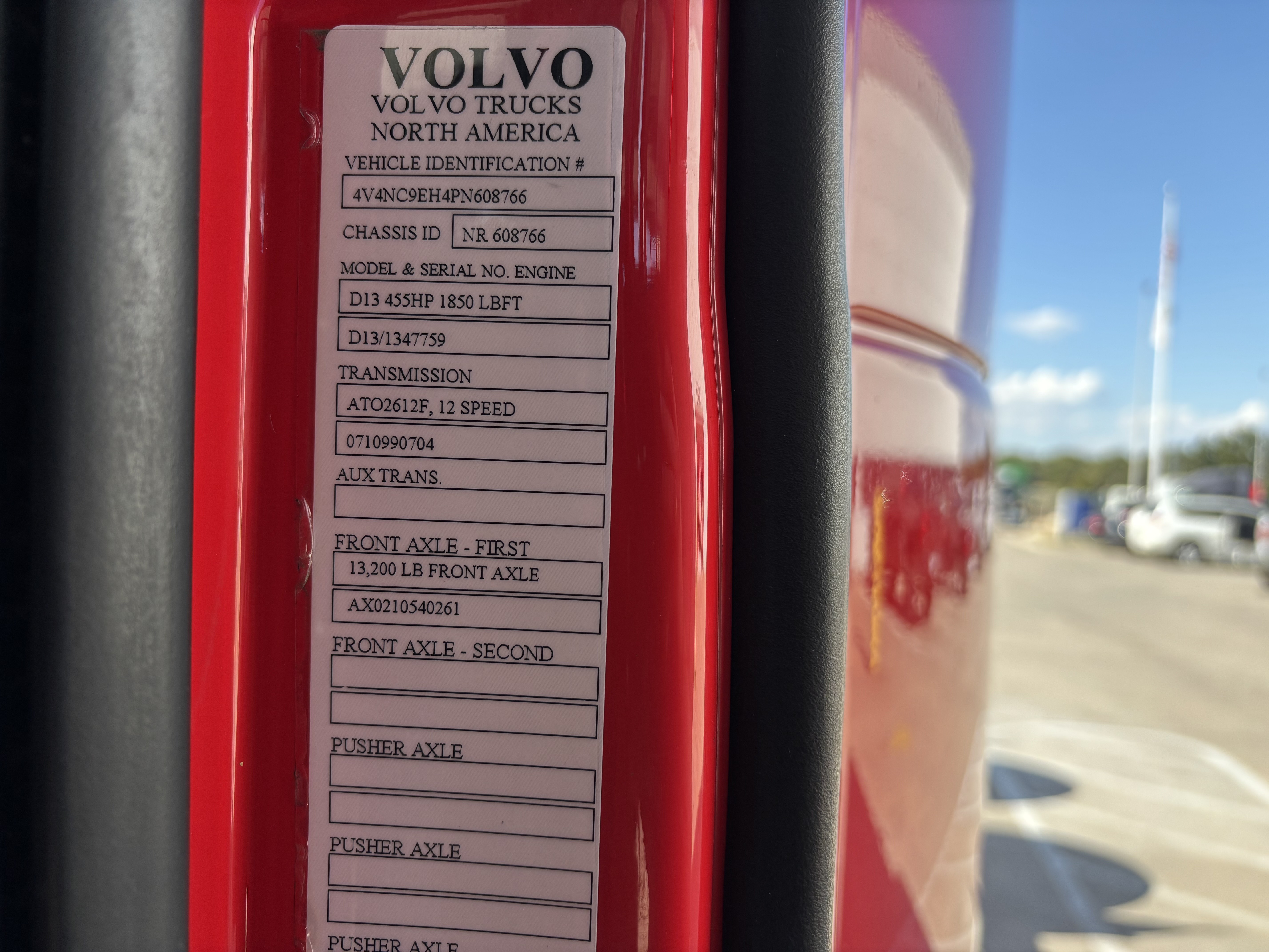 2023 Volvo - image 32