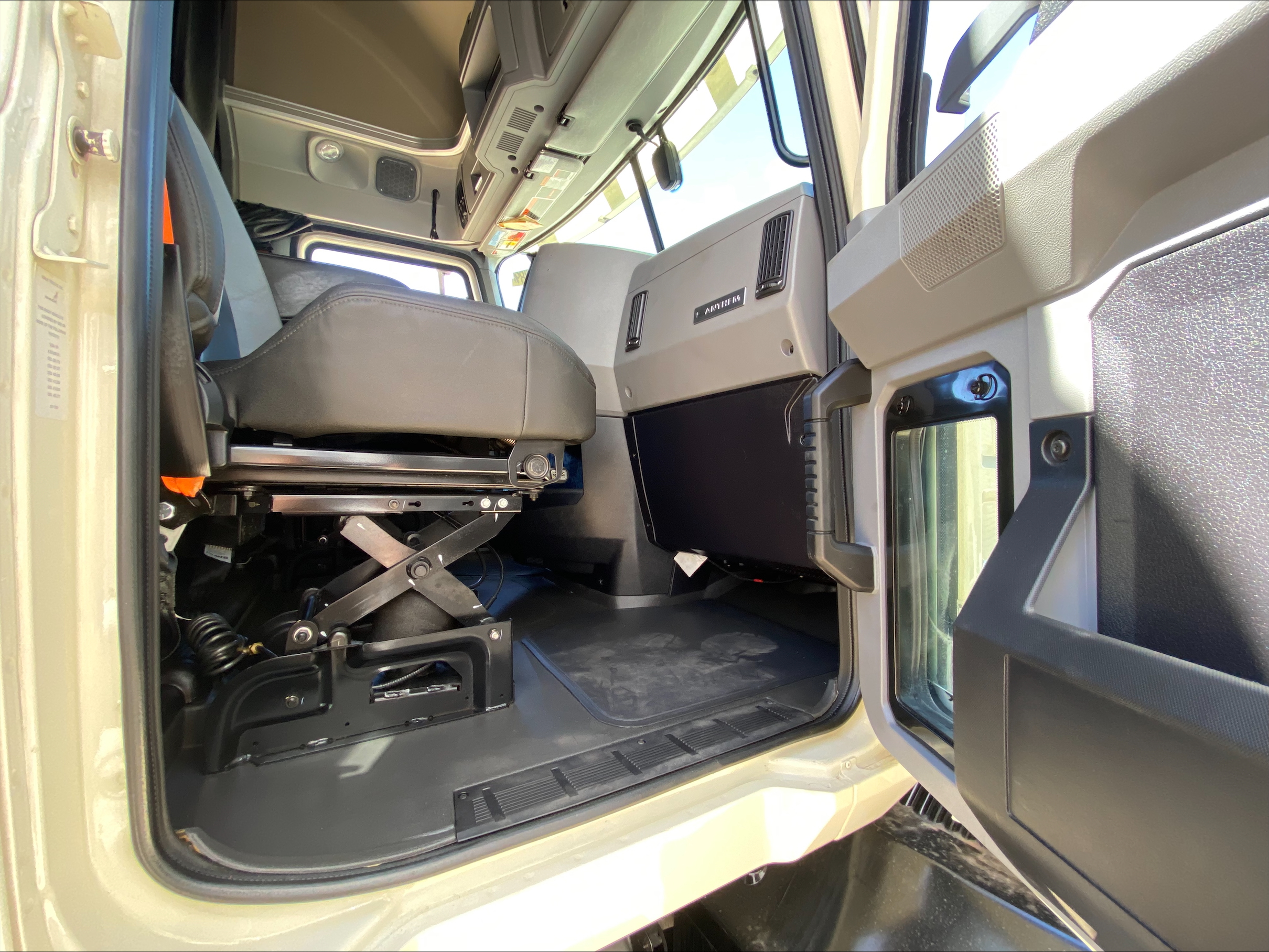 2023 Mack - image 13