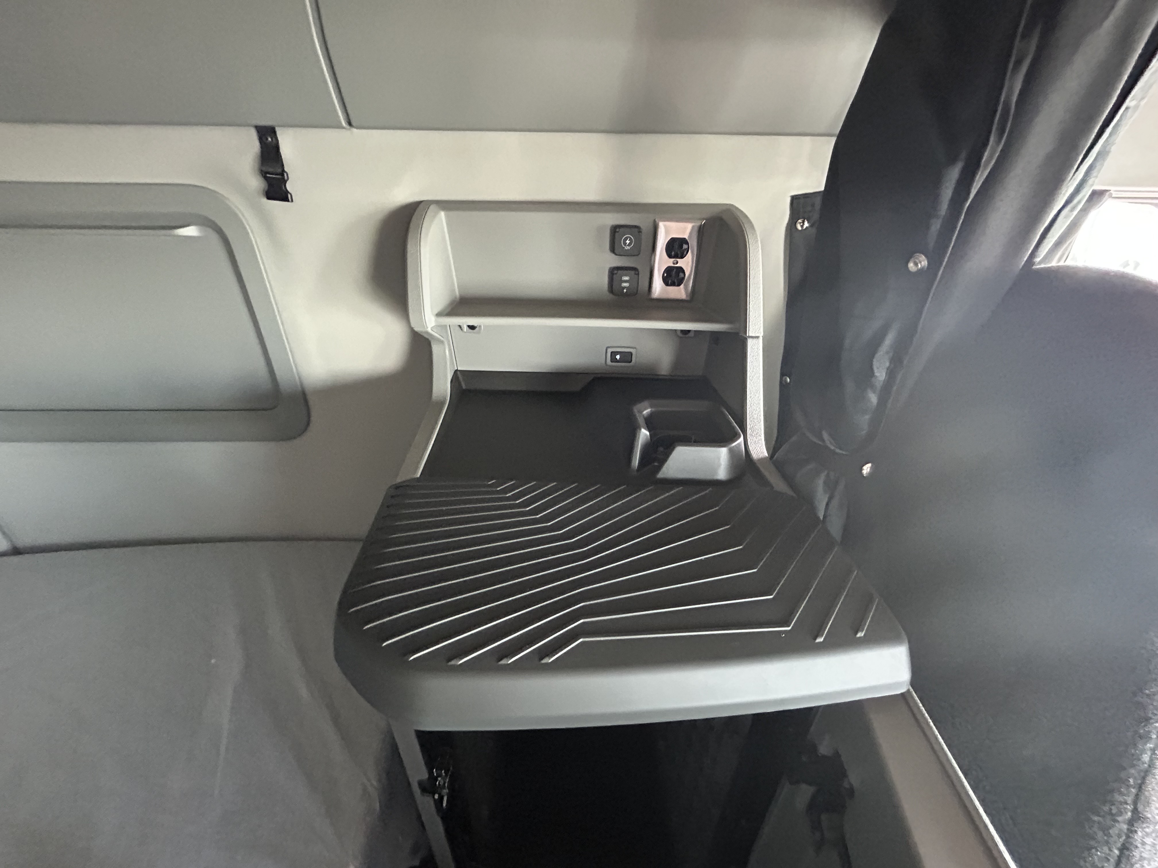 2025 Volvo - image 20