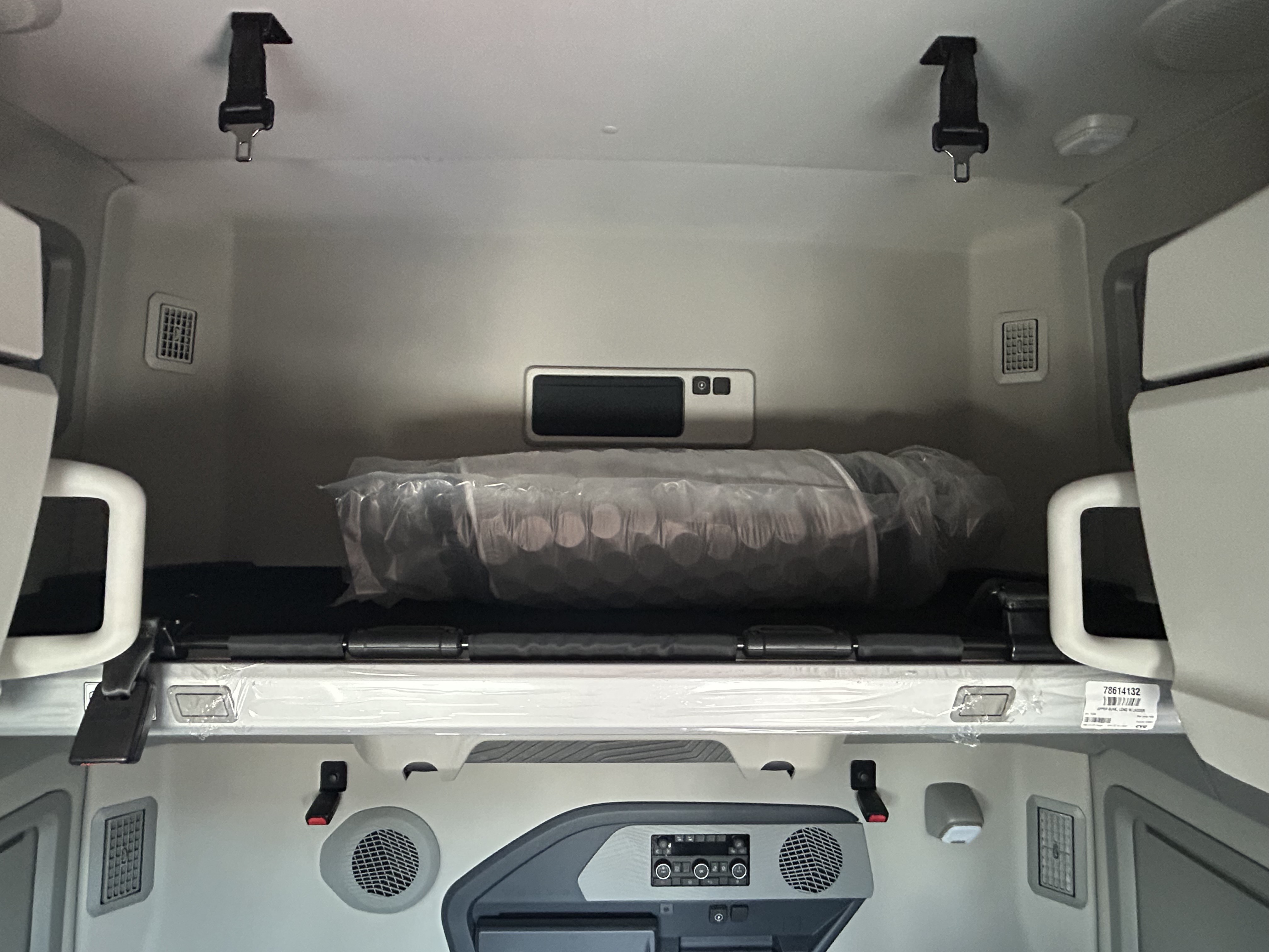 2025 Volvo - image 12