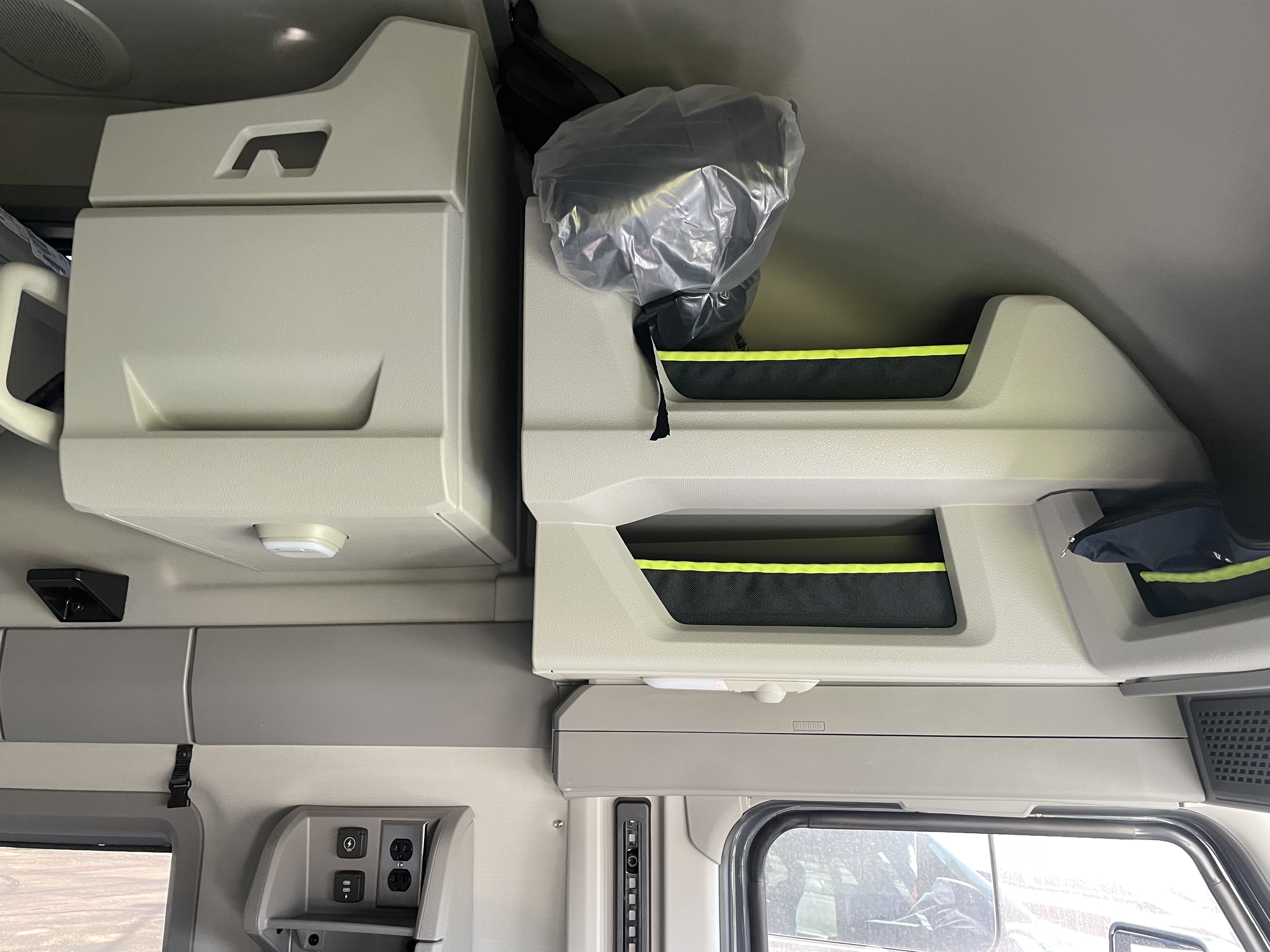 2026 Volvo - image 16