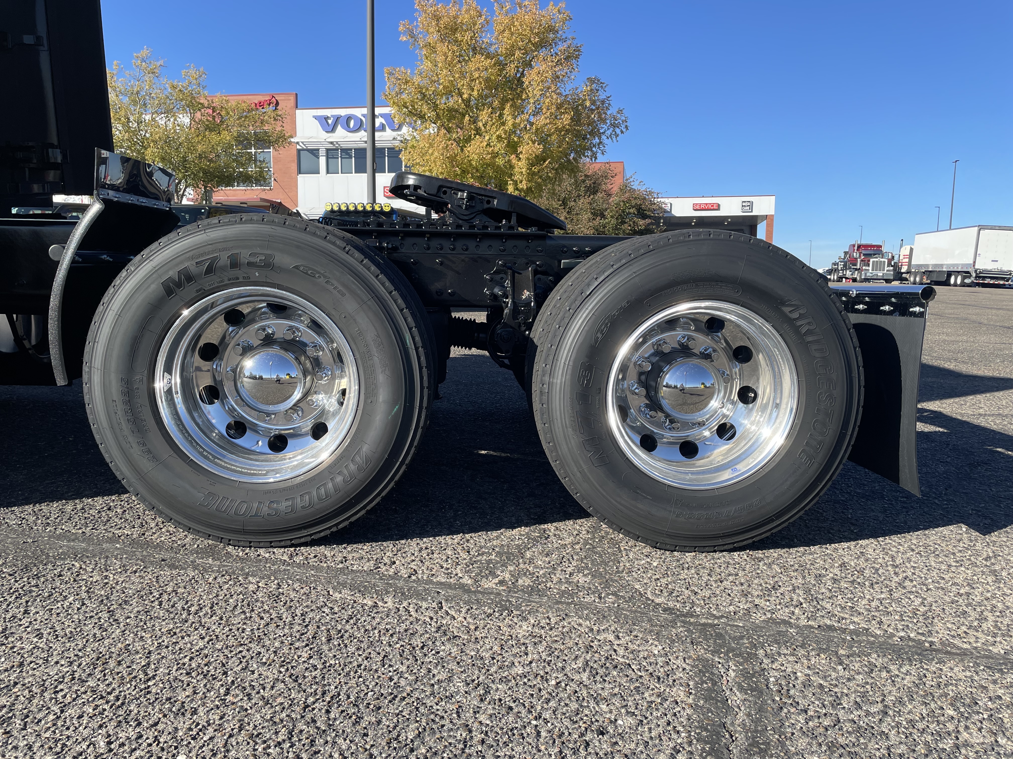 2026 Volvo - image 5