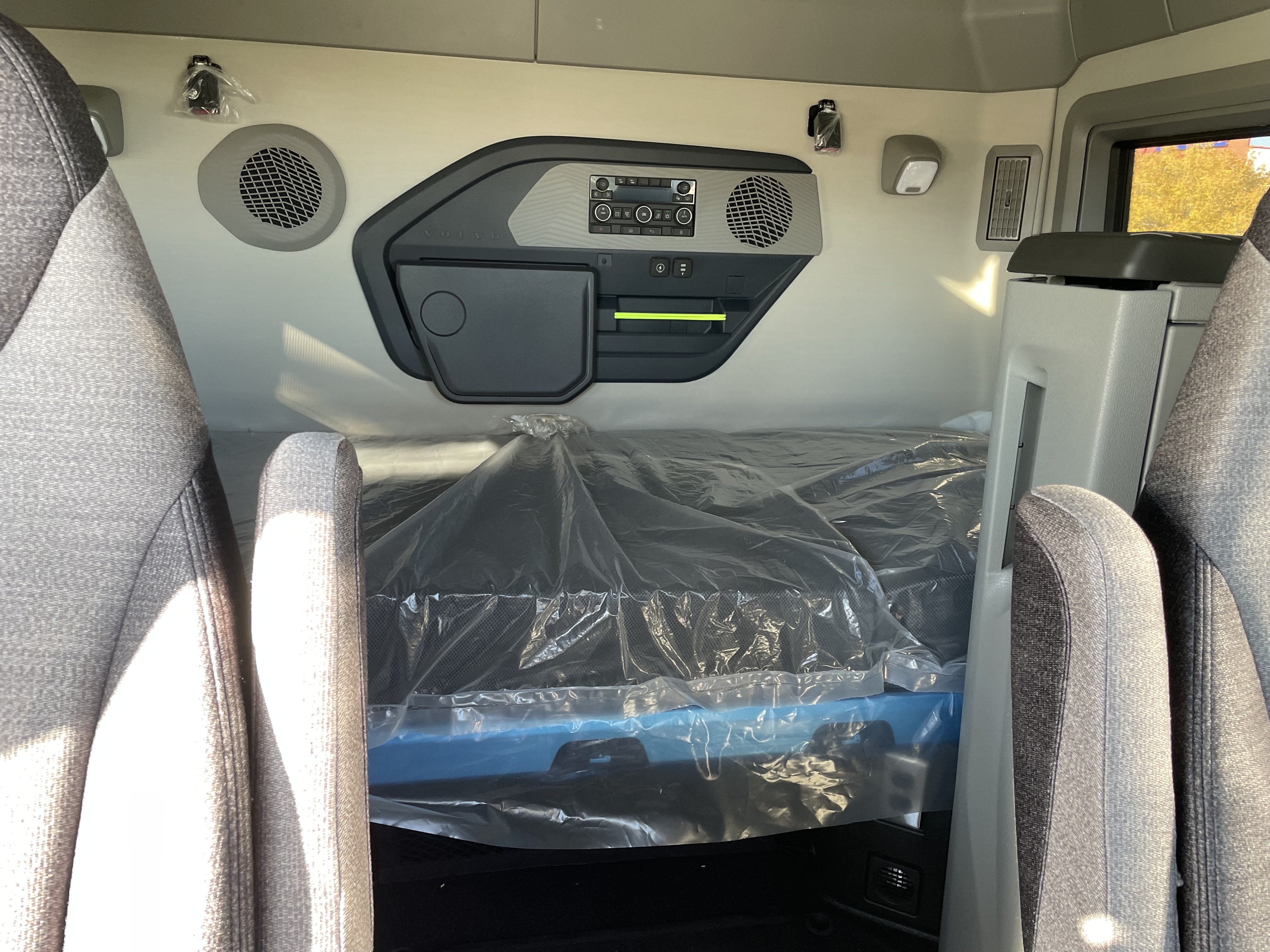 2026 Volvo - image 17