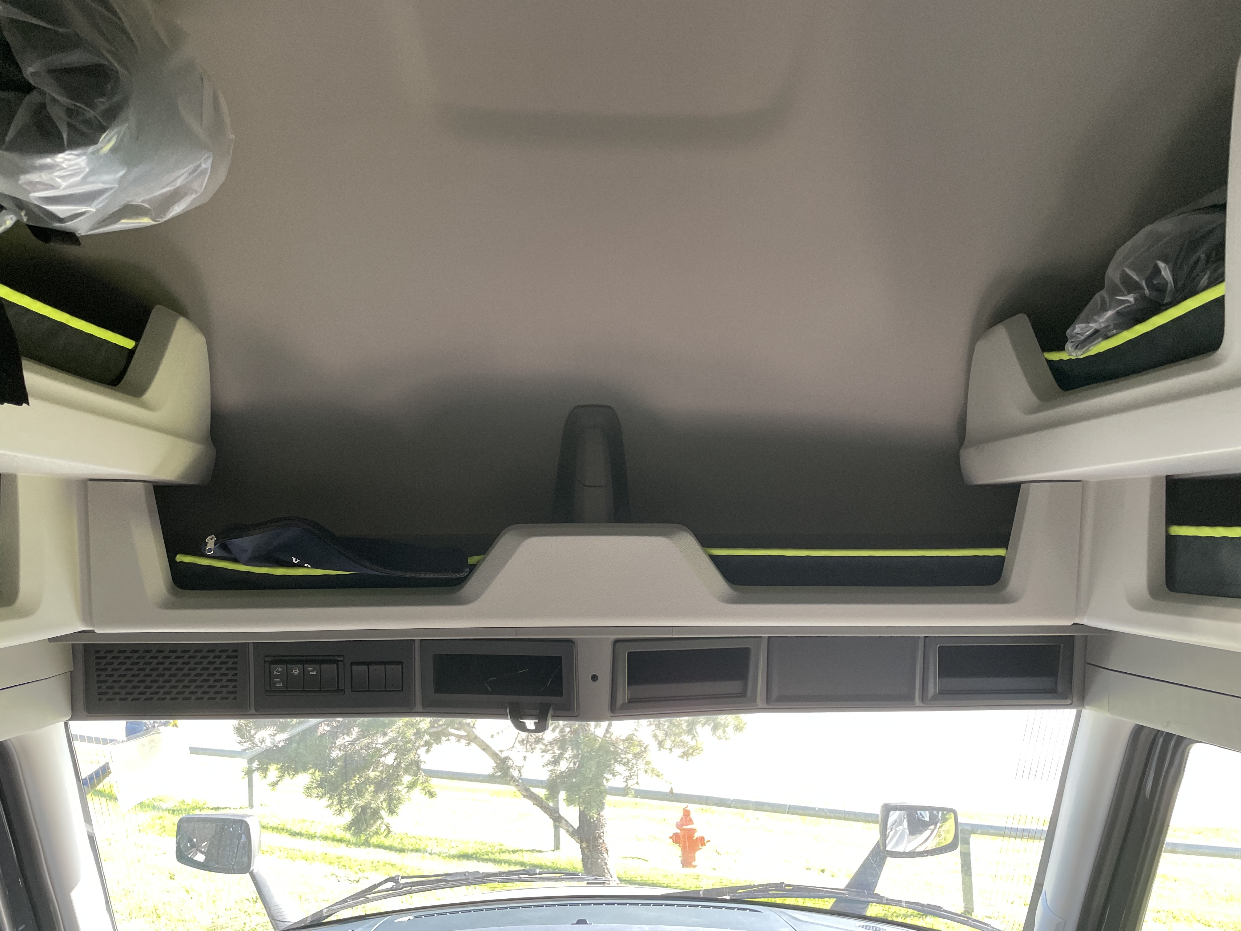 2026 Volvo - image 23