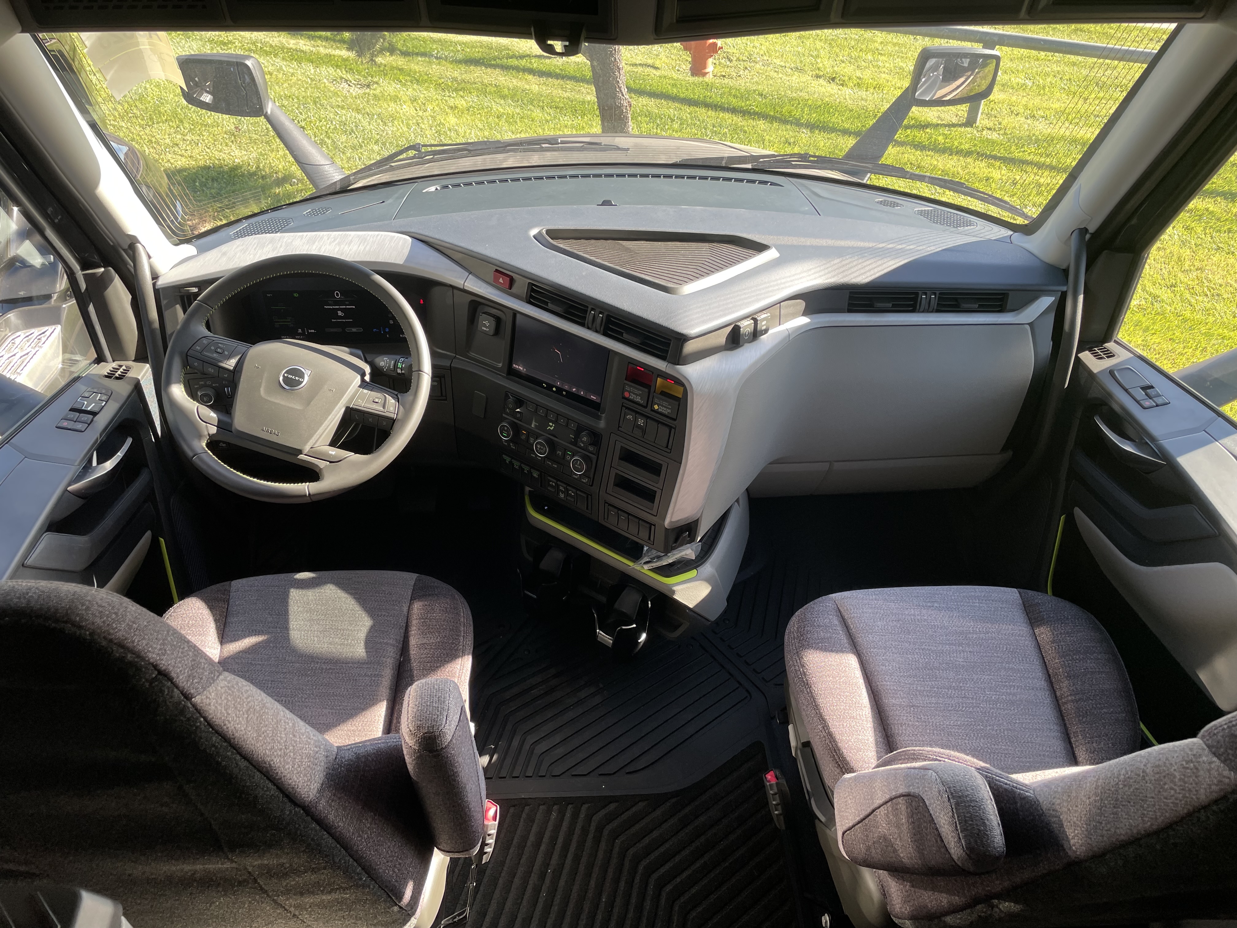 2026 Volvo - image 22