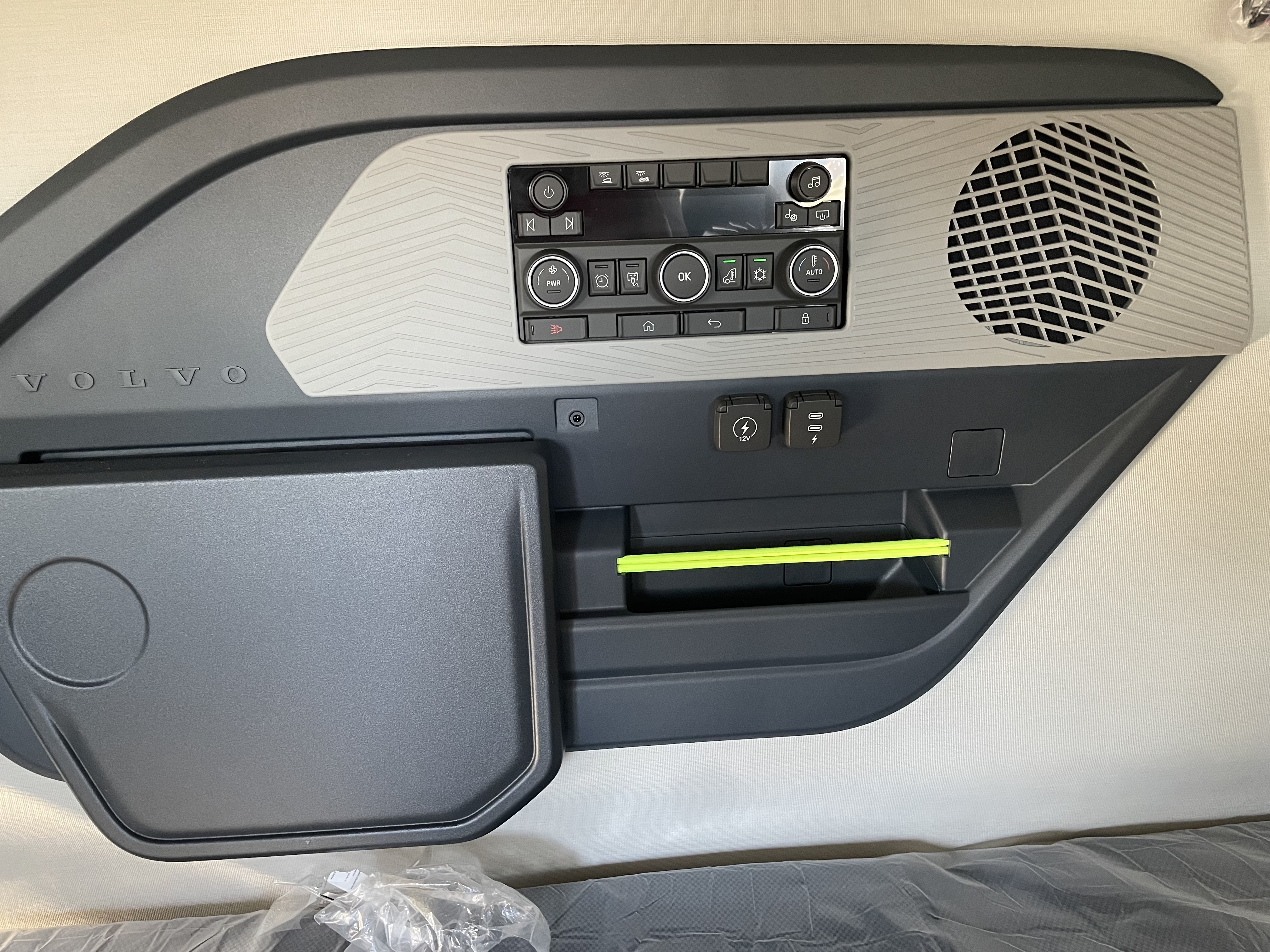 2026 Volvo - image 19