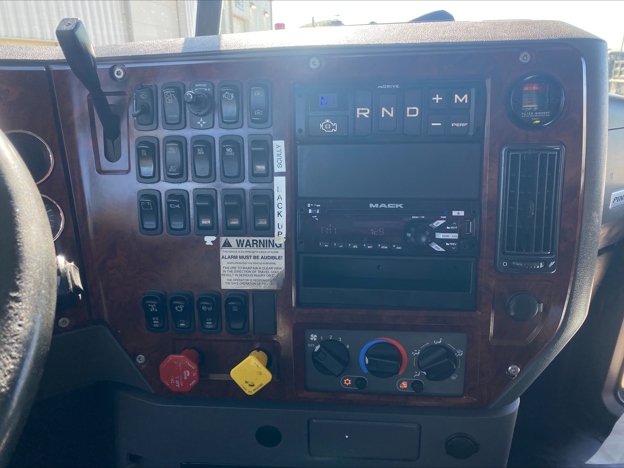 2018 Mack - image 16