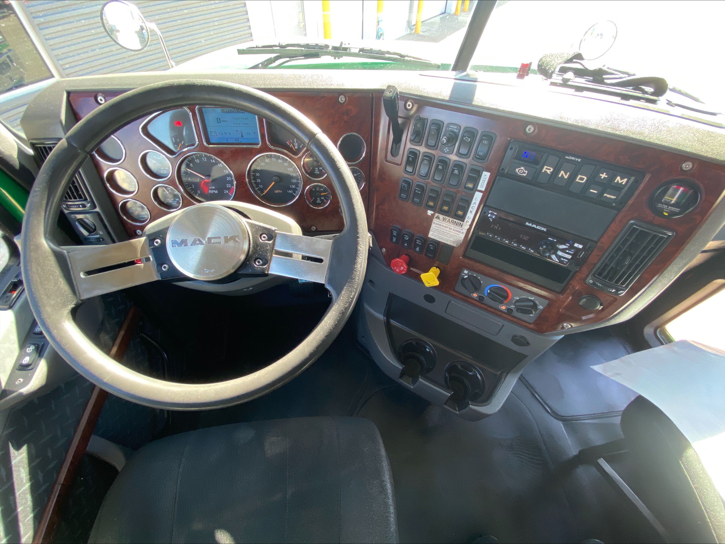 2018 Mack - image 18