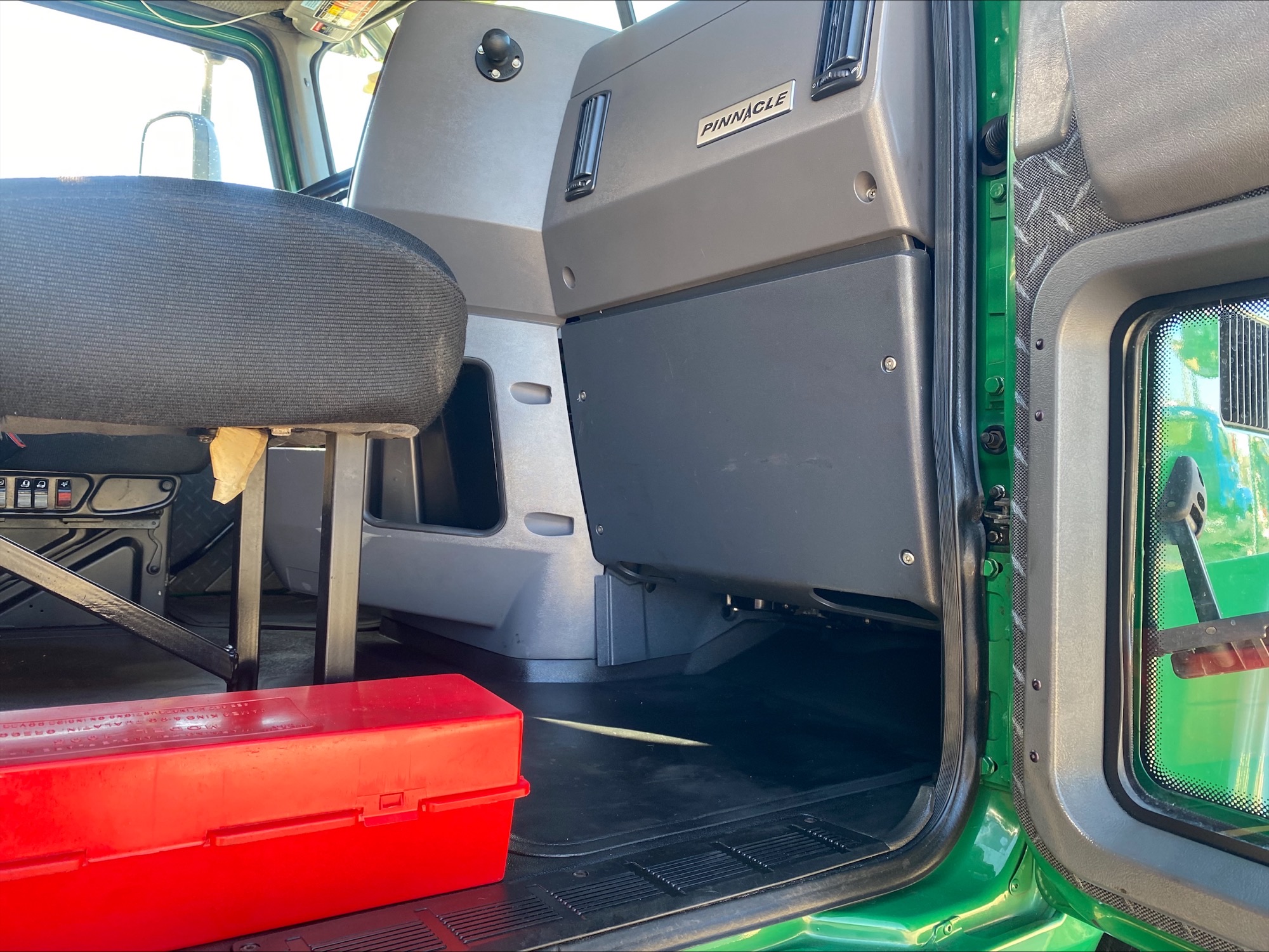 2018 Mack - image 13