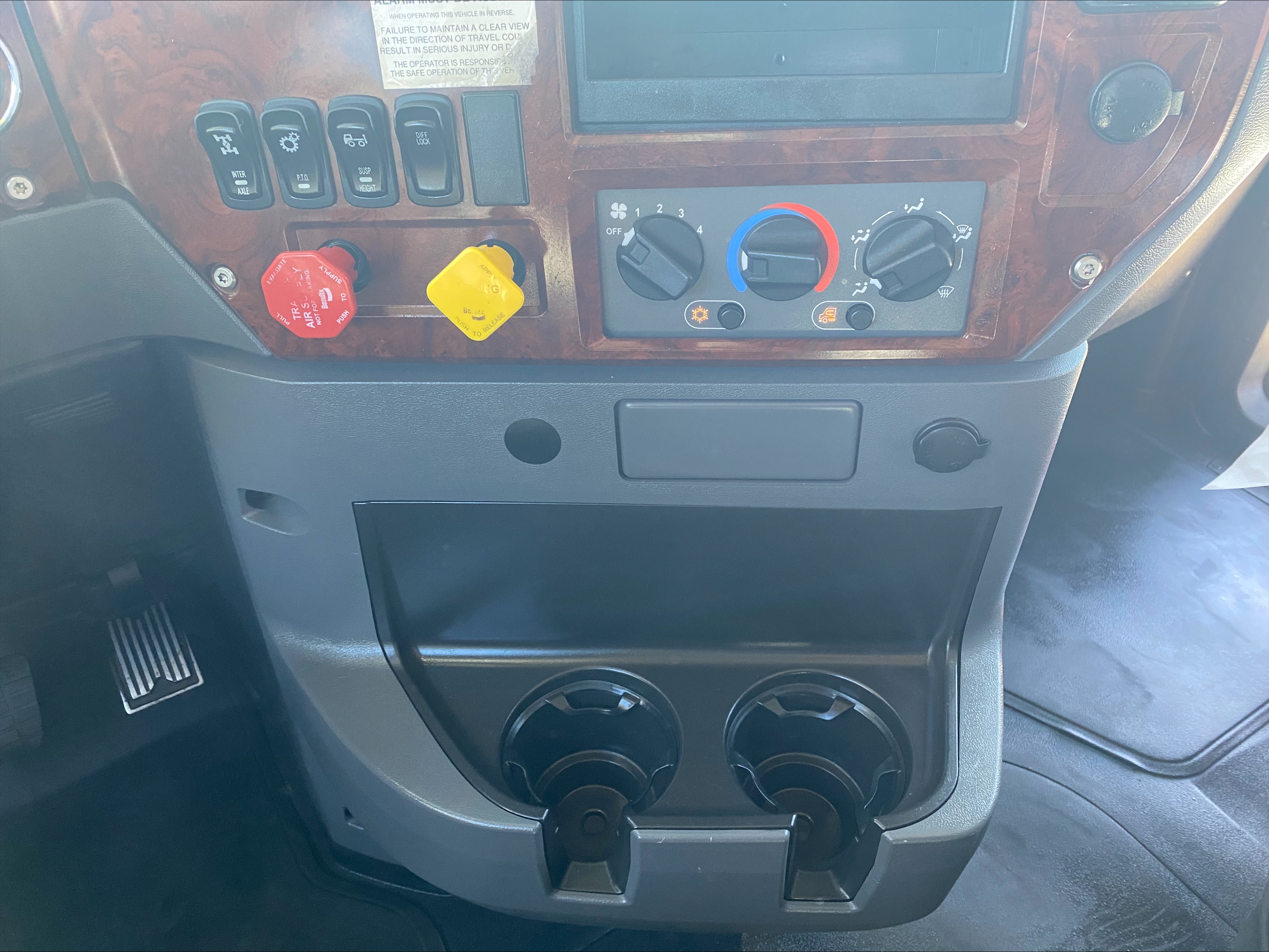 2018 Mack - image 17