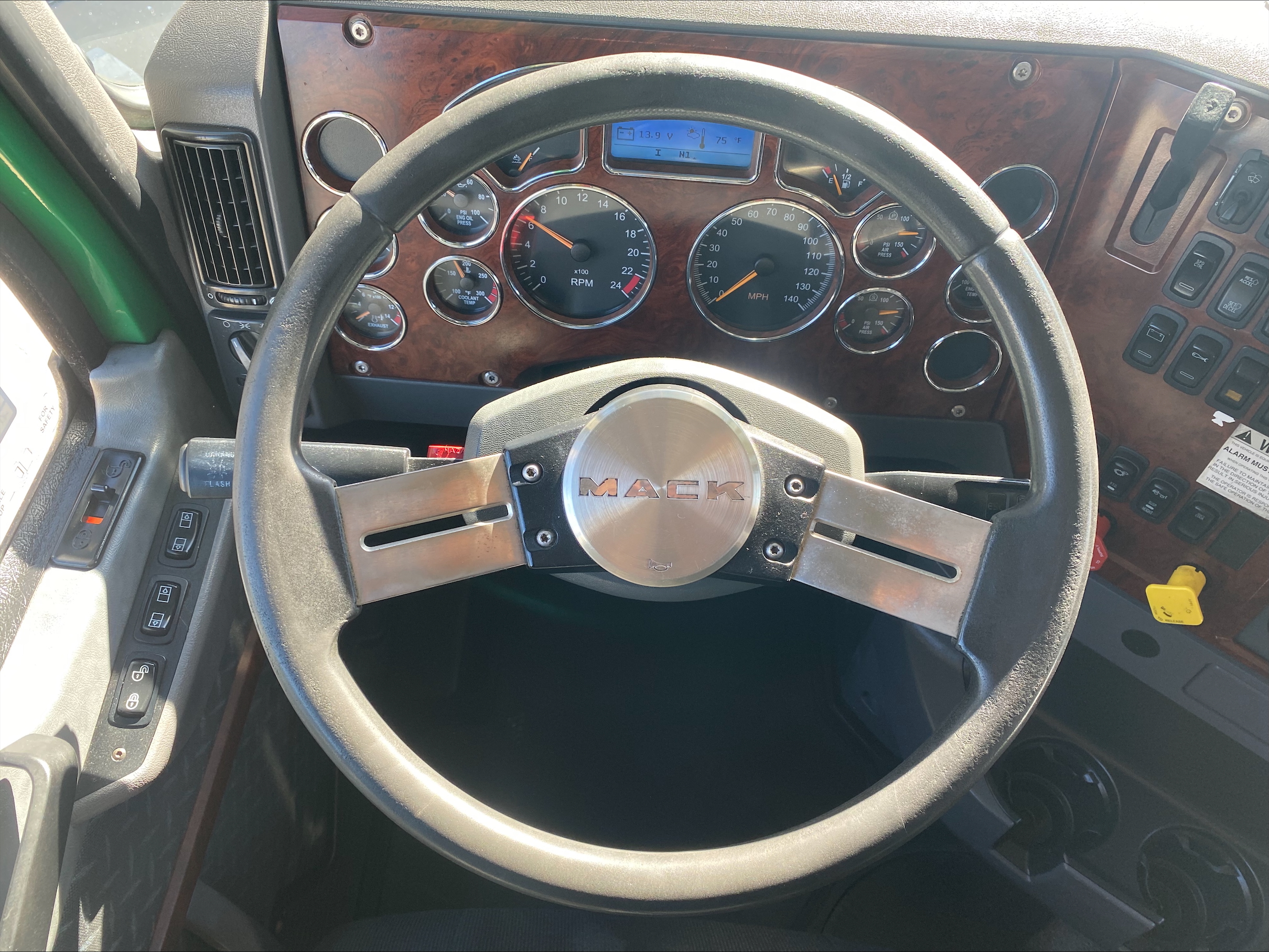 2018 Mack - image 15