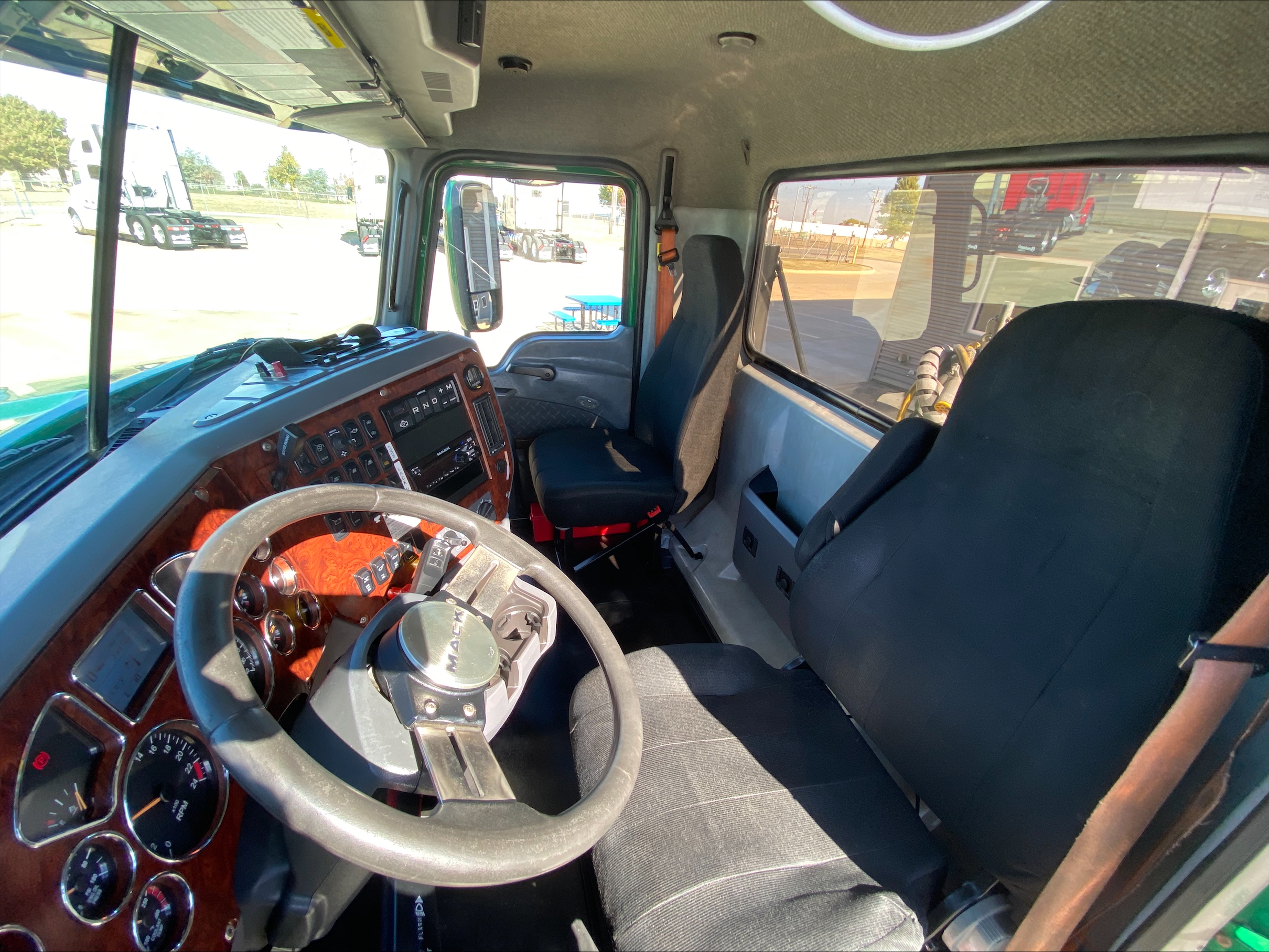 2018 Mack - image 12