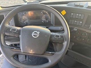 2023 Volvo - image 11