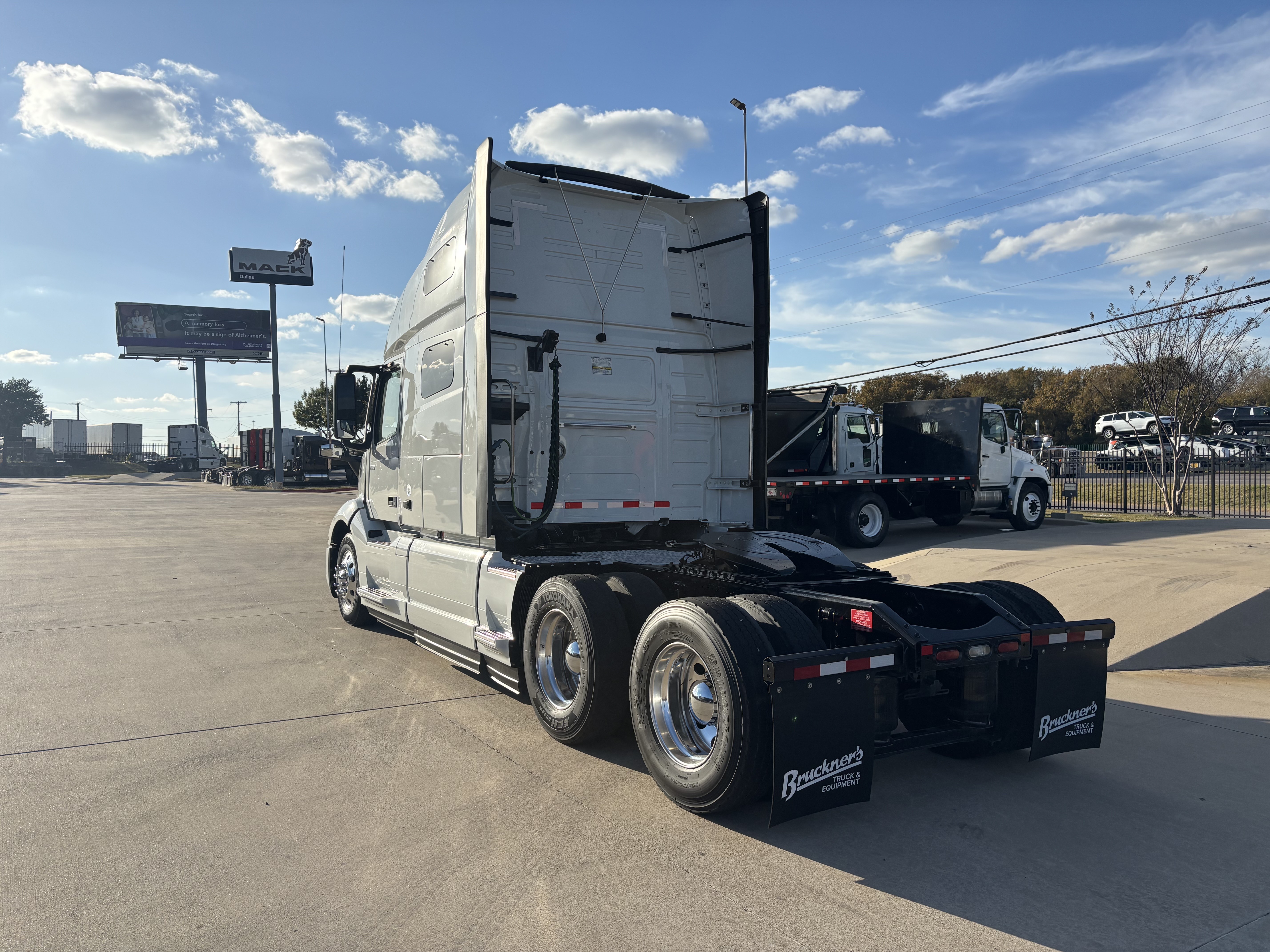 2023 Volvo - image 7