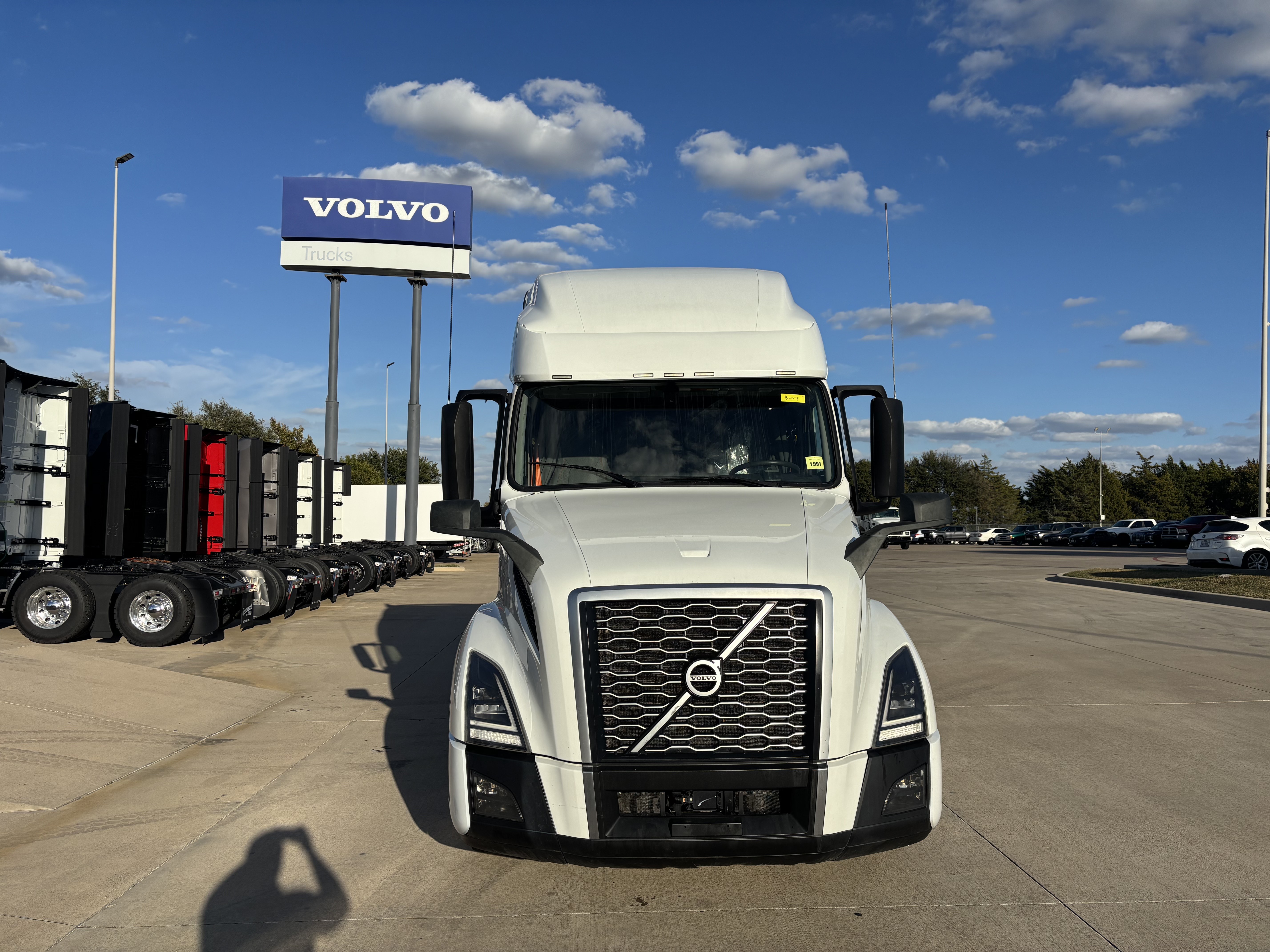 2023 Volvo - image 2