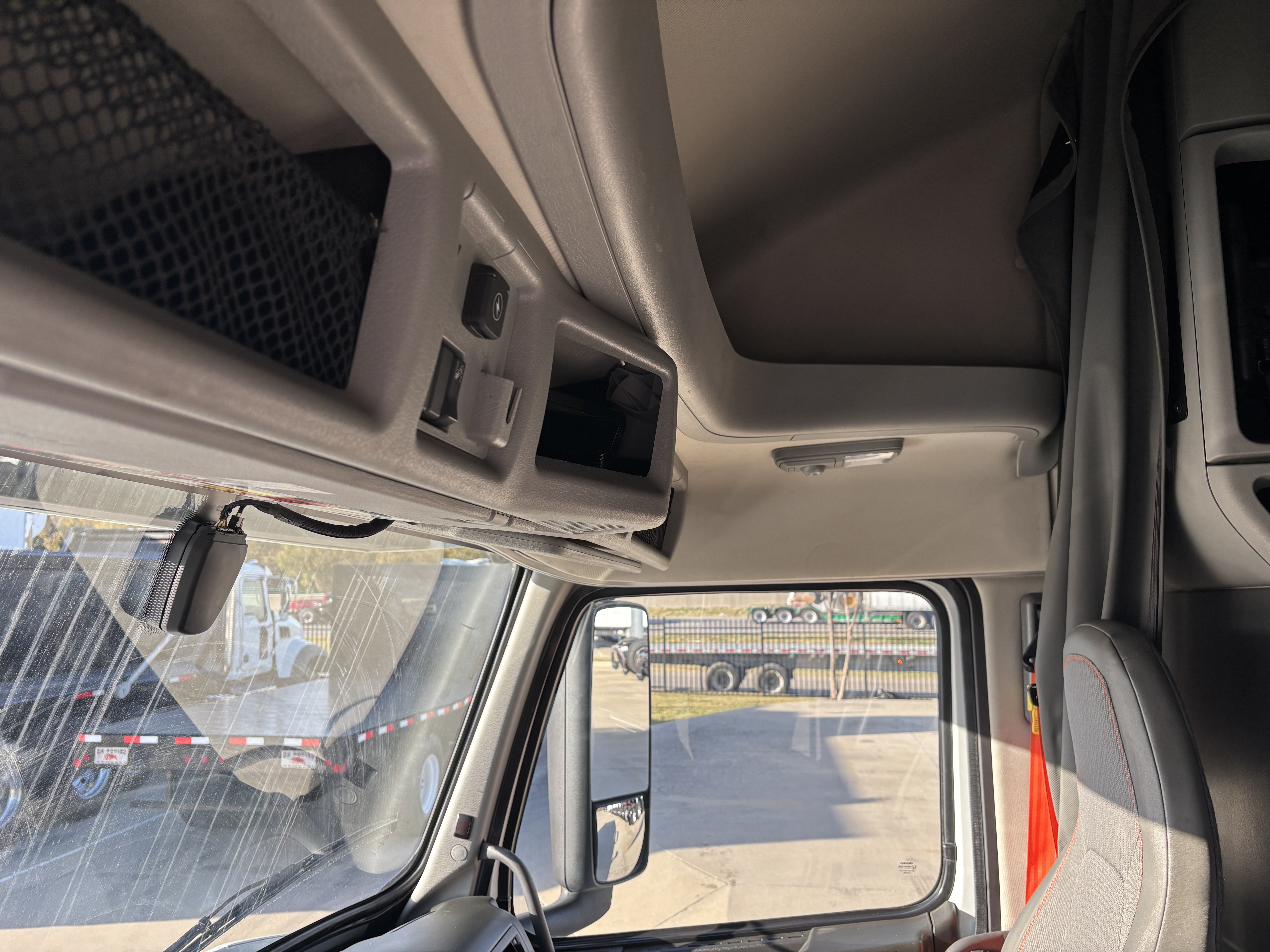 2023 Volvo - image 22