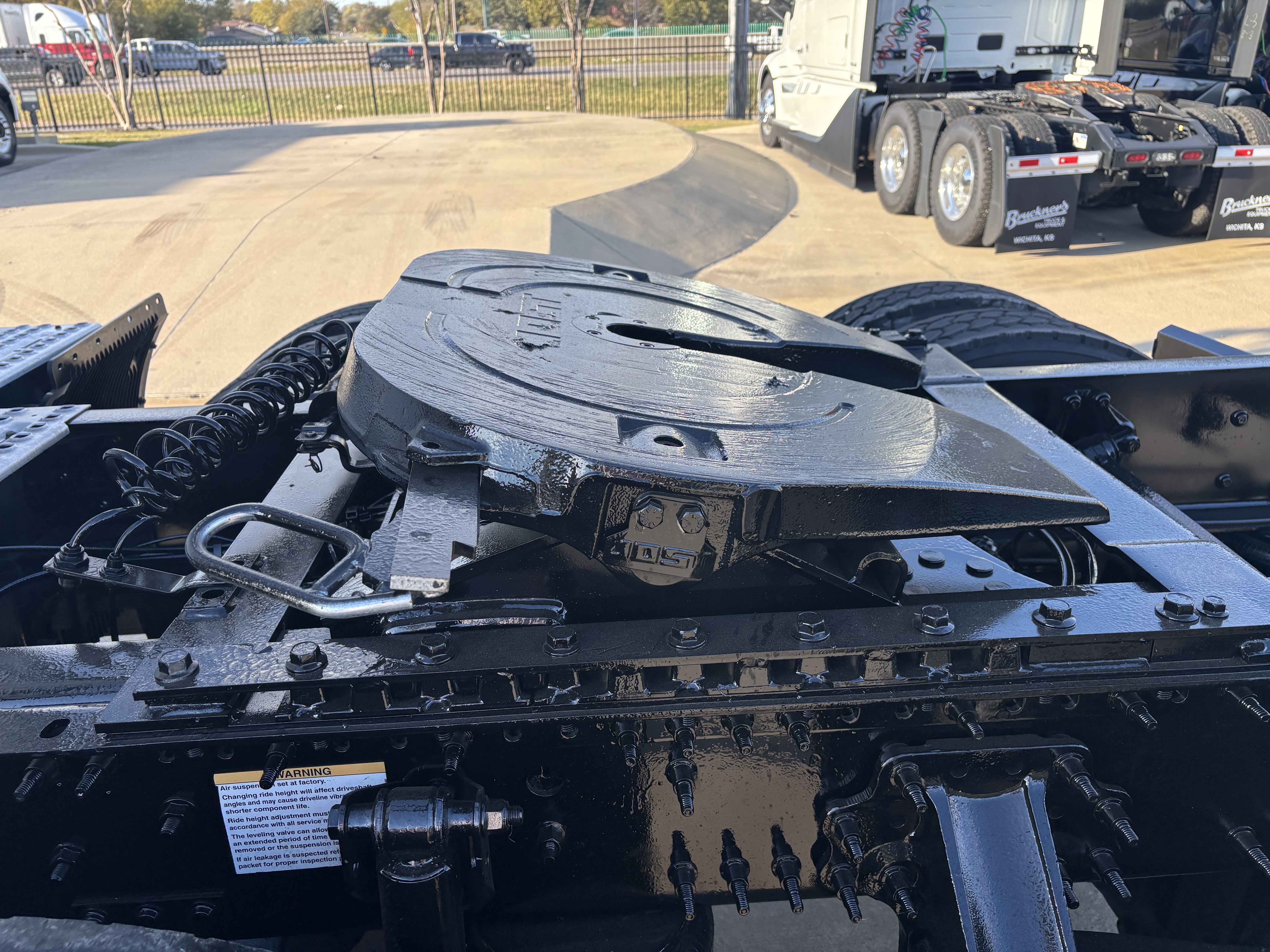 2023 Volvo - image 16