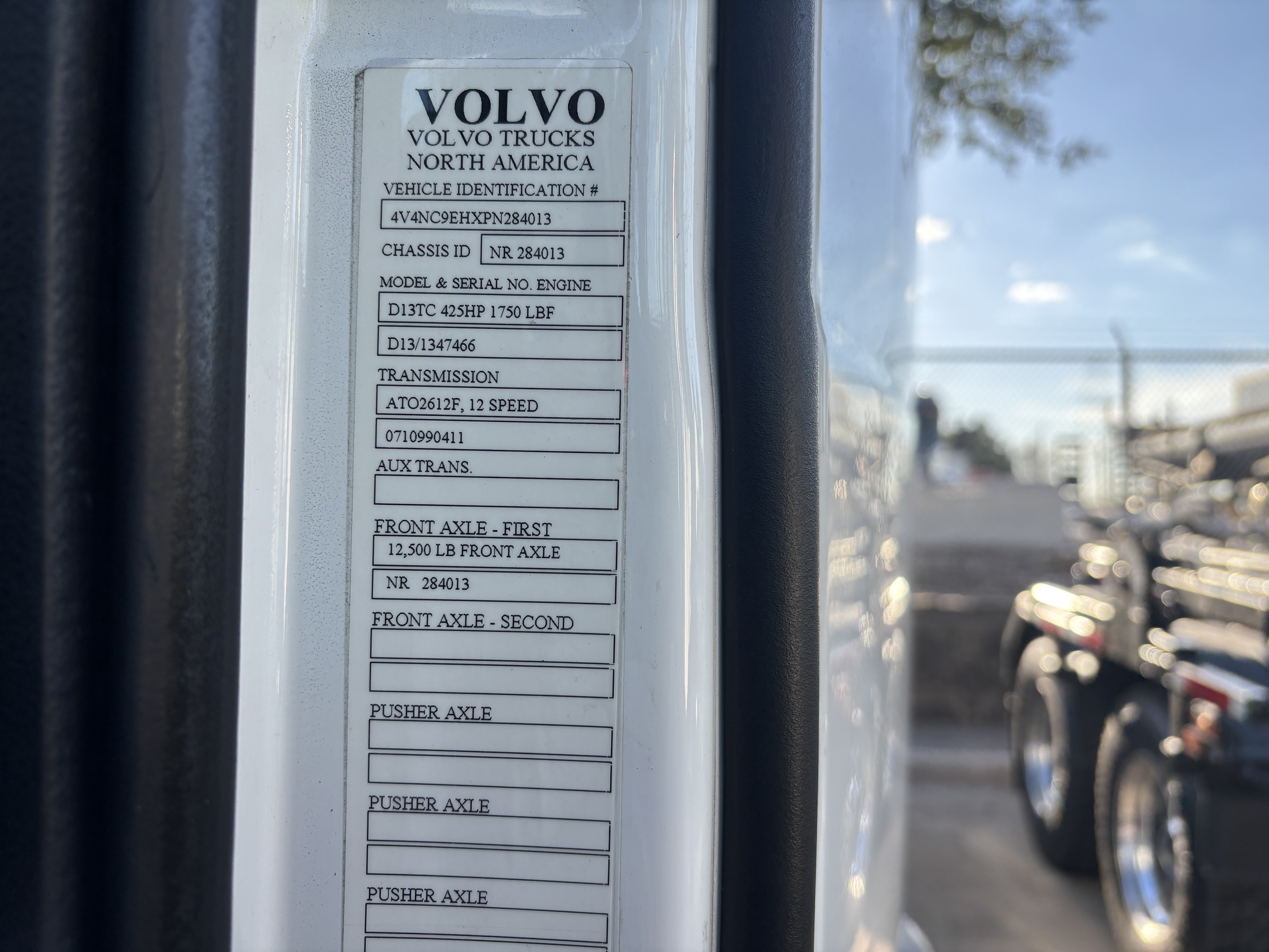 2023 Volvo - image 30