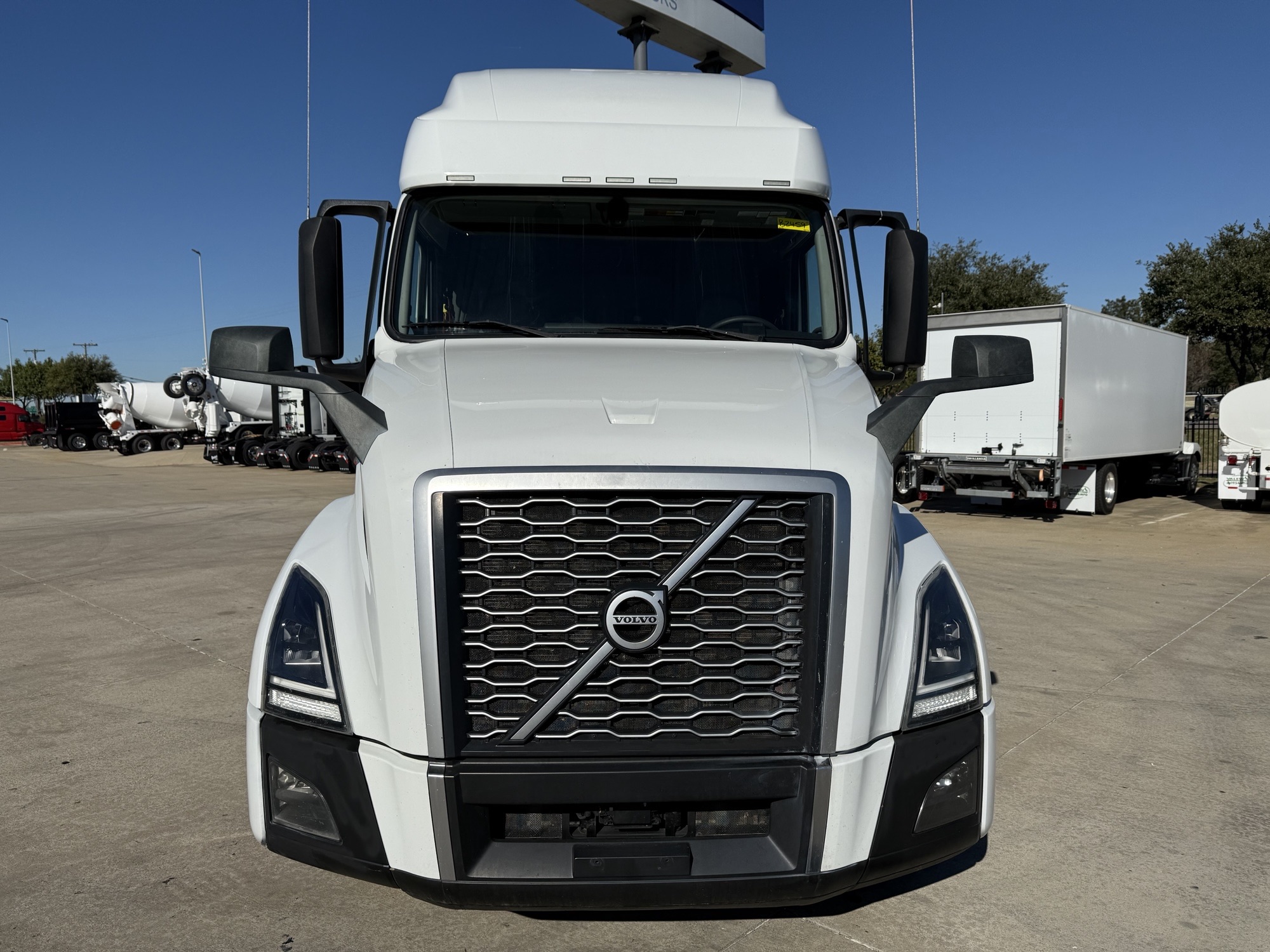 2023 Volvo - image 2