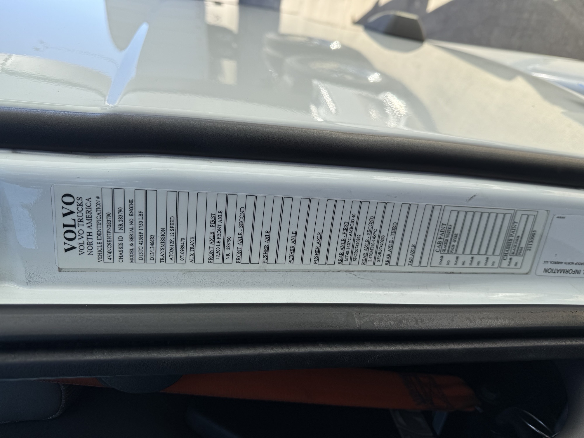 2023 Volvo - image 25