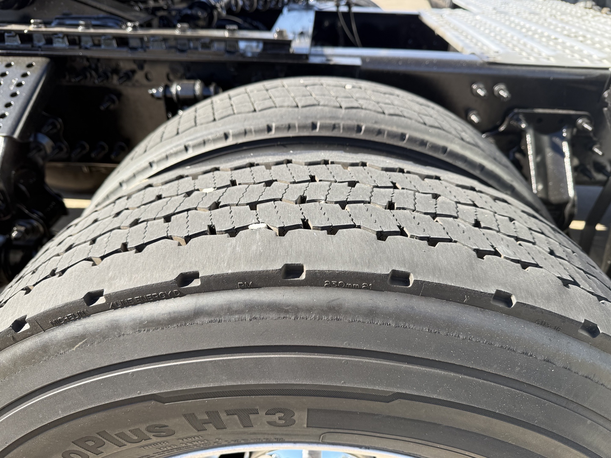 2023 Volvo - image 13