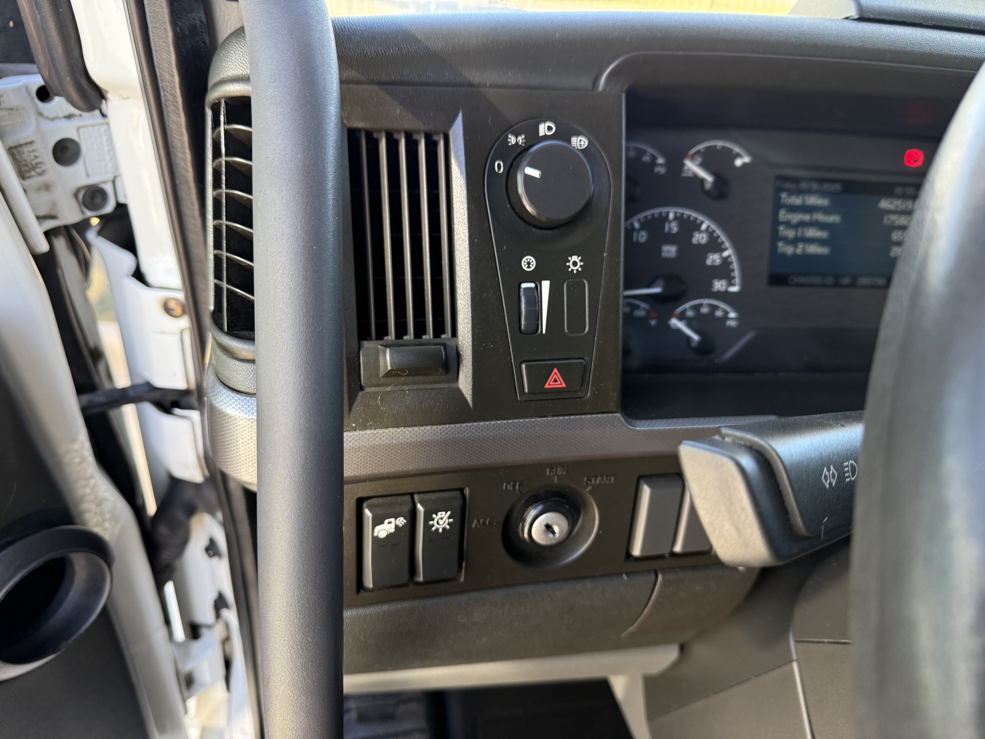 2023 Volvo - image 24