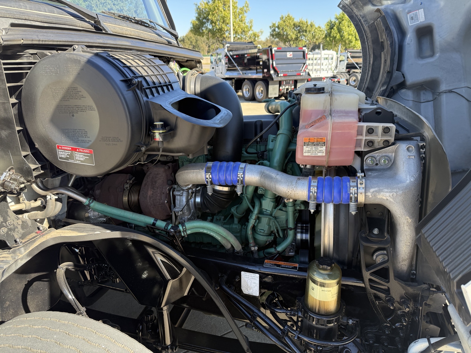 2023 Volvo - image 17