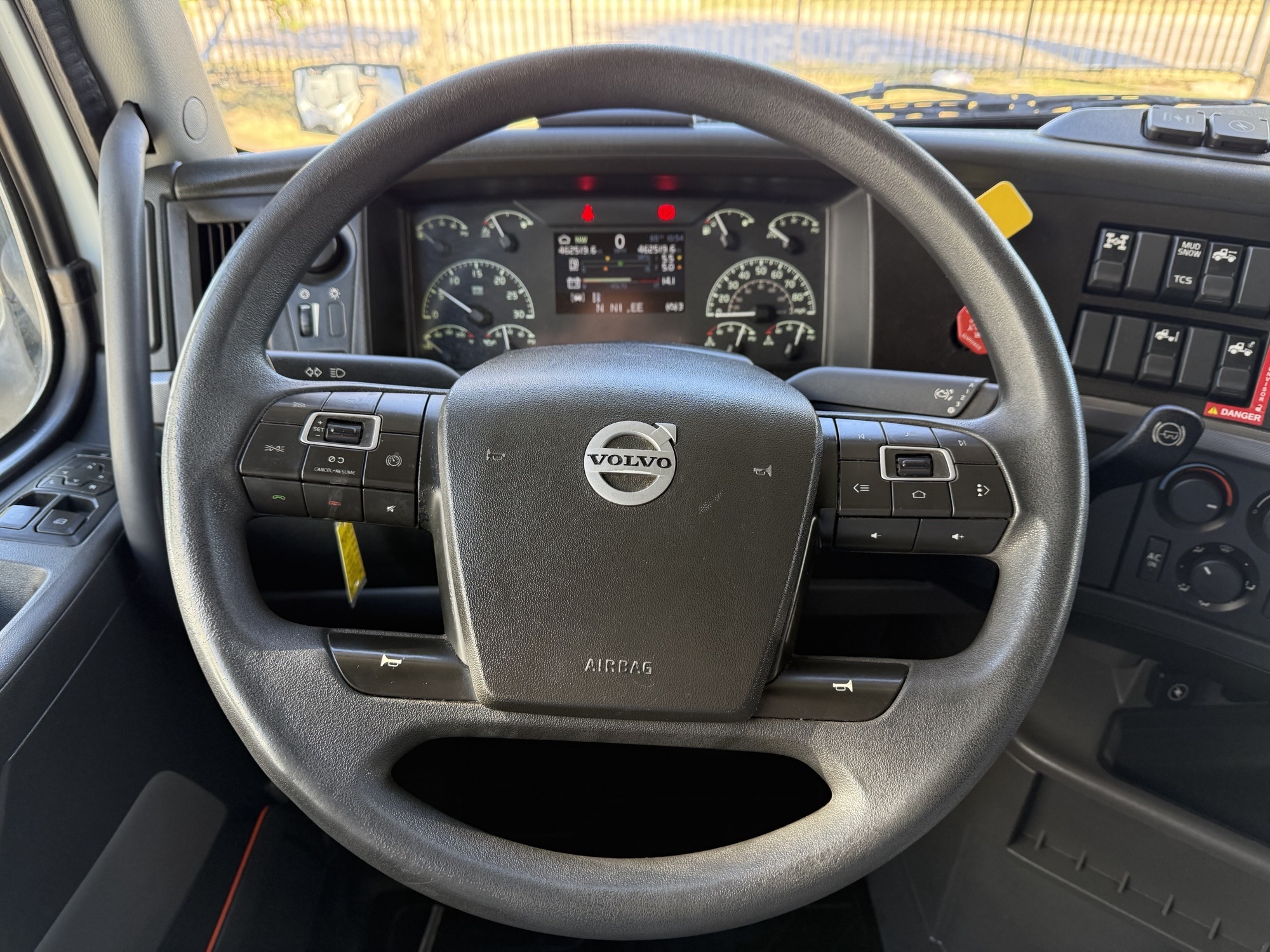 2023 Volvo - image 19