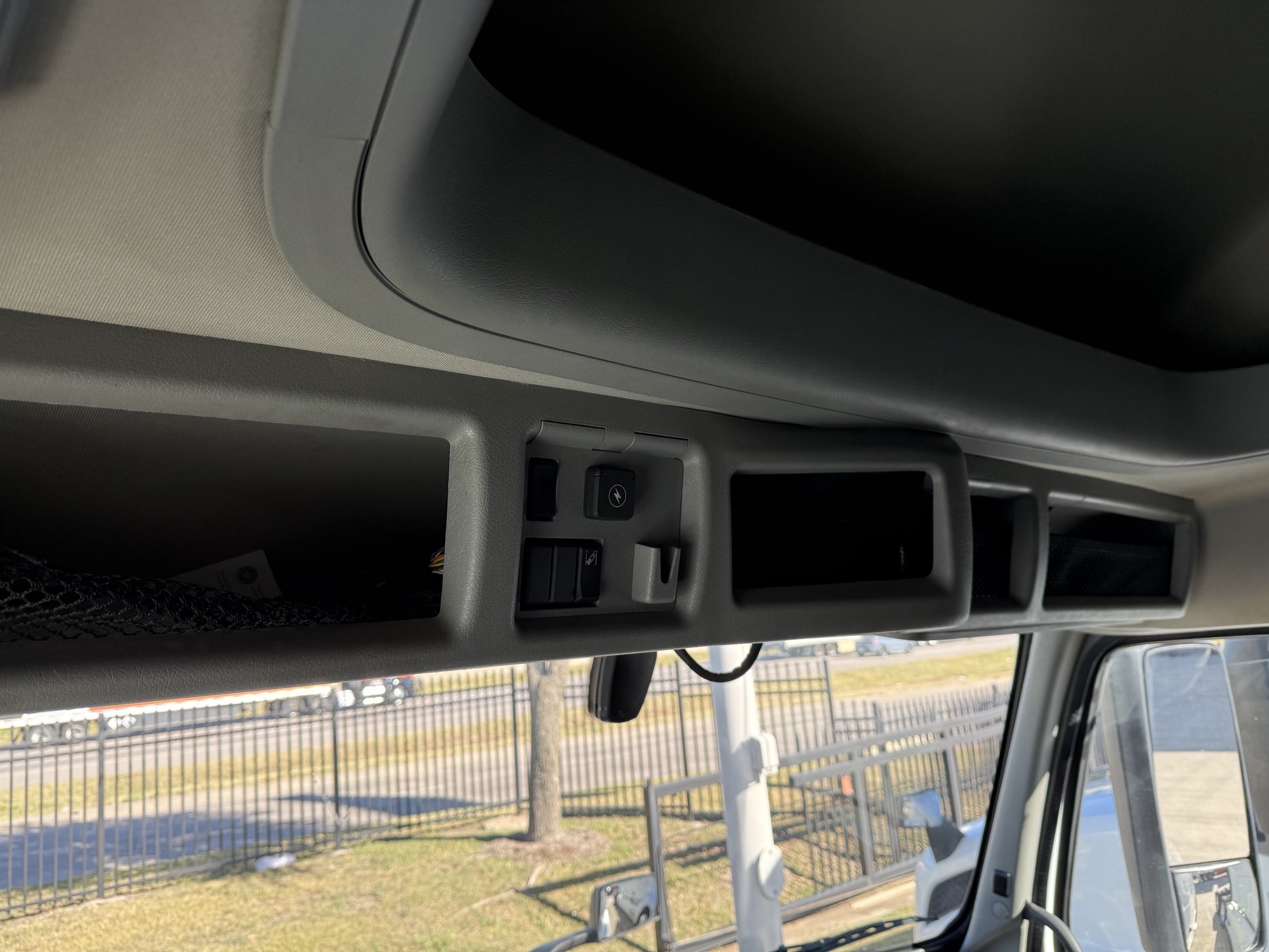 2023 Volvo - image 23