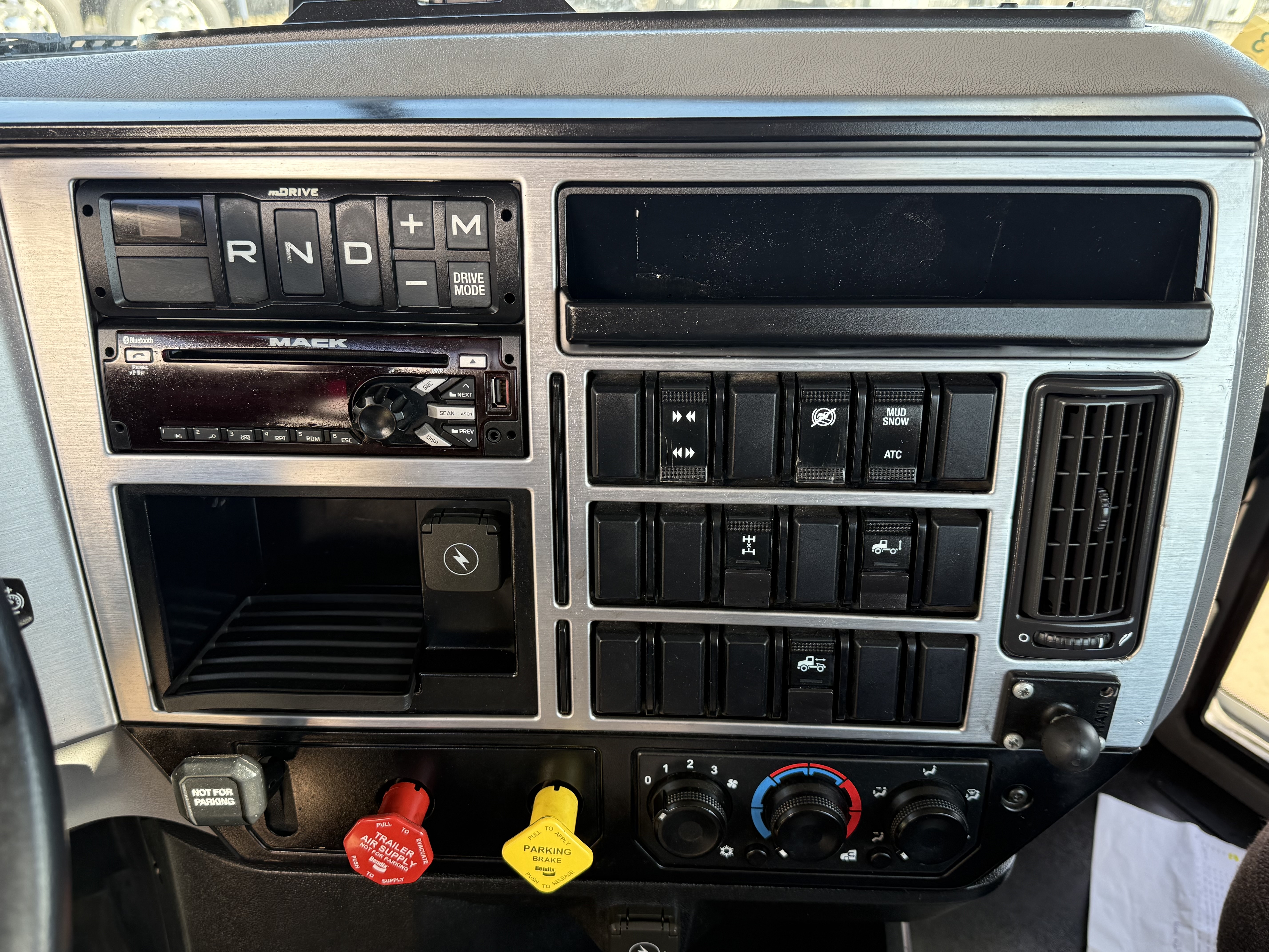 2021 Mack - image 14