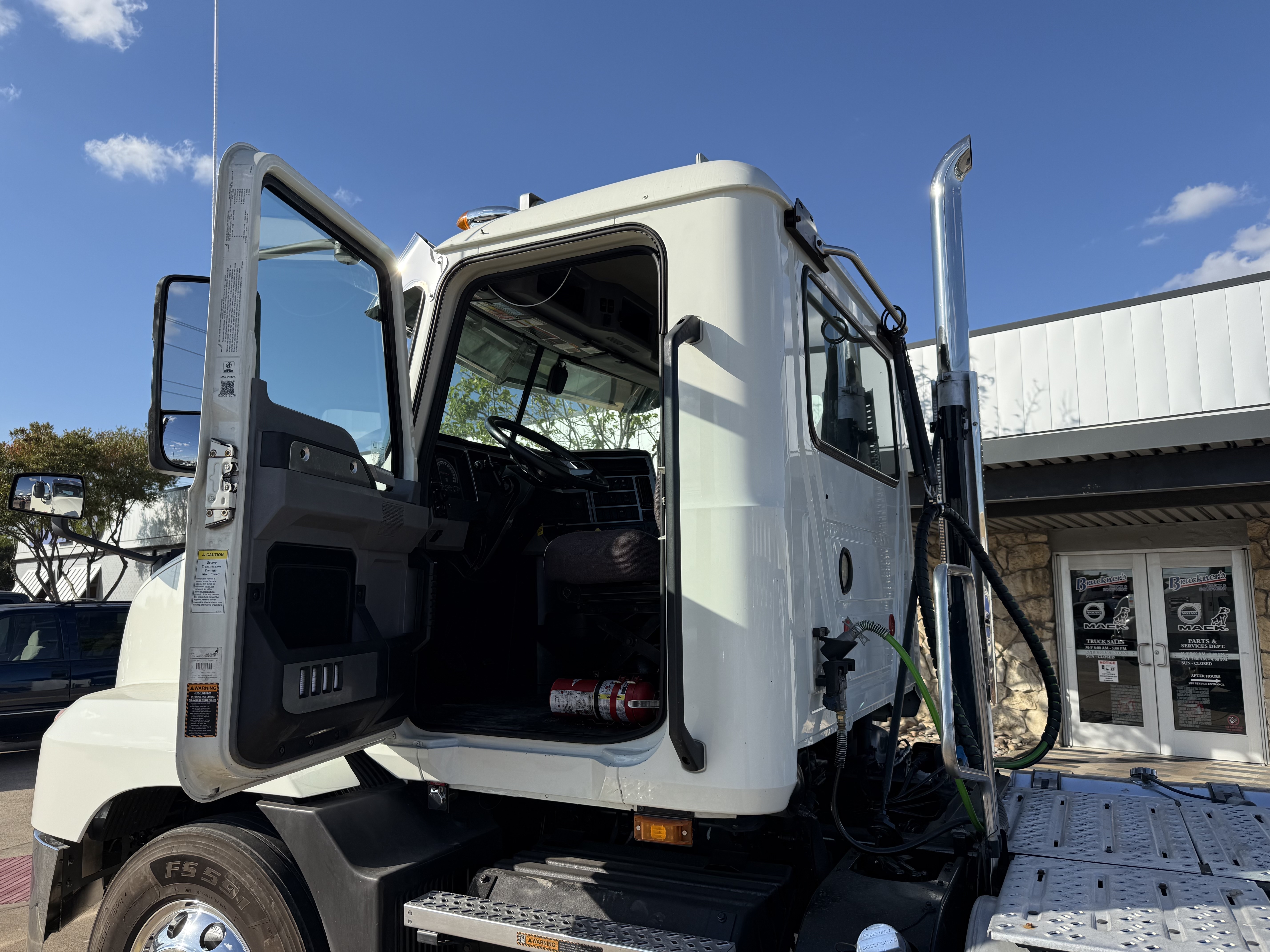 2021 Mack - image 11