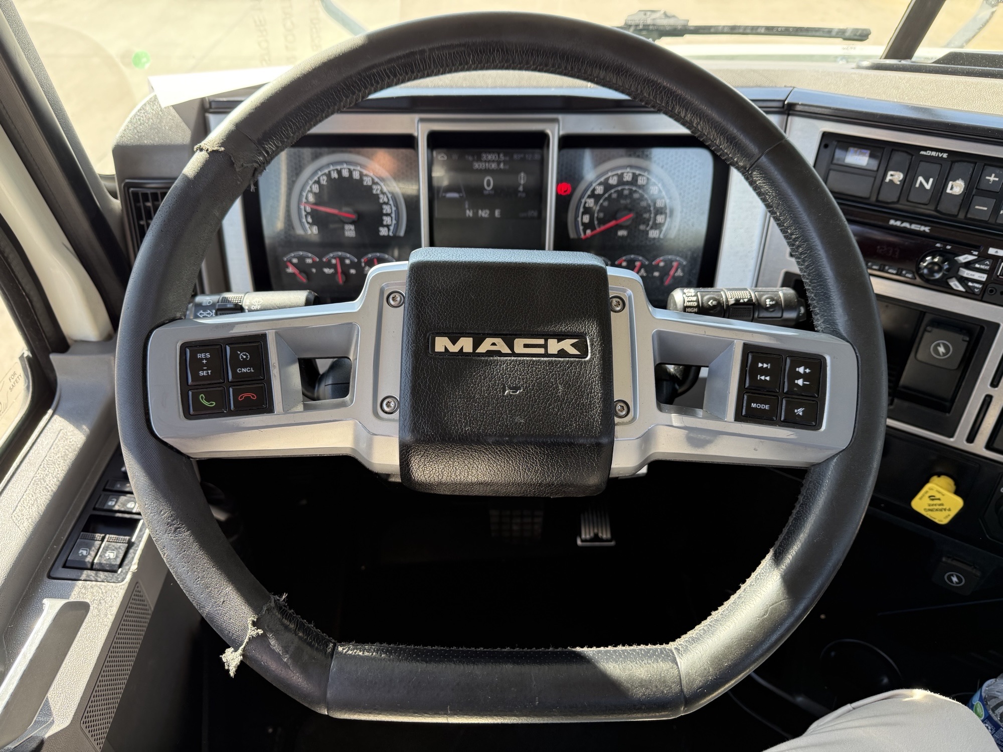 2020 Mack - image 24