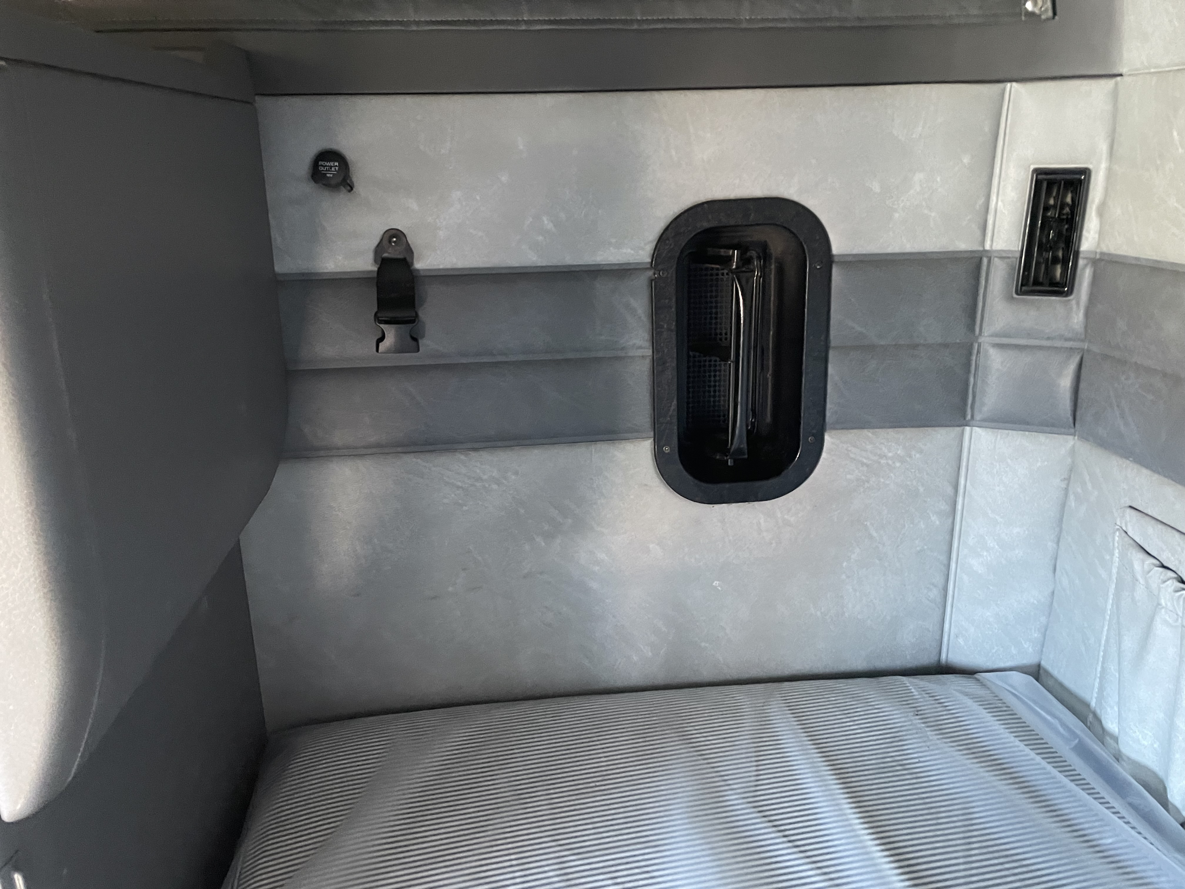 2018 Mack - image 16