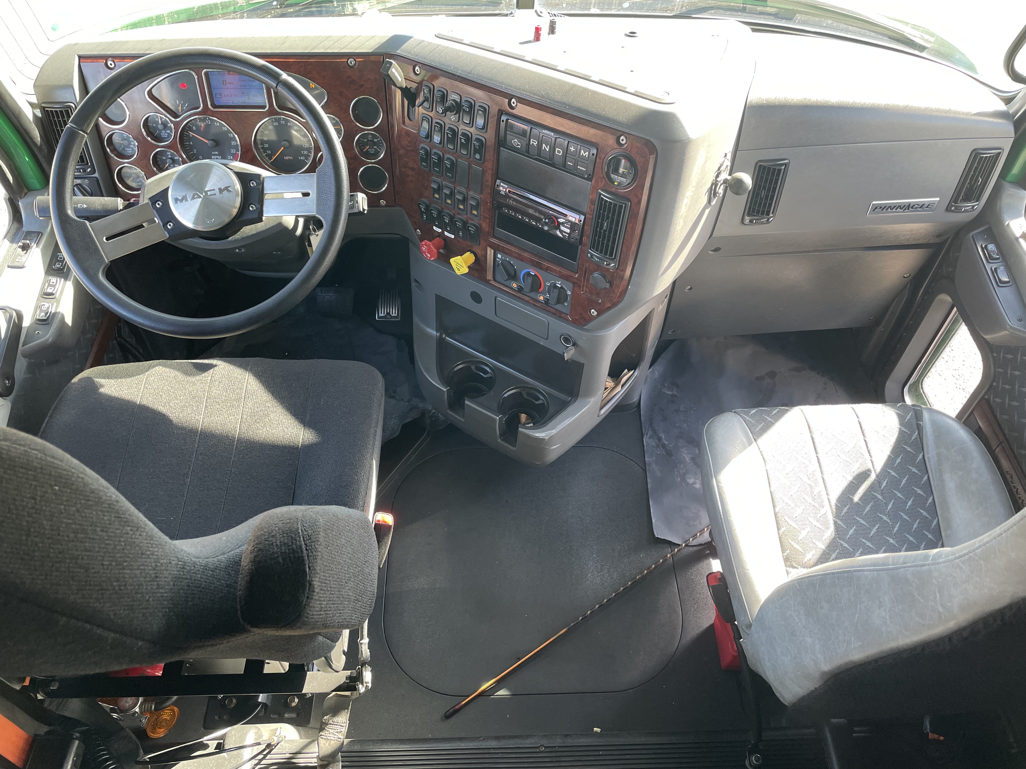 2018 Mack - image 17