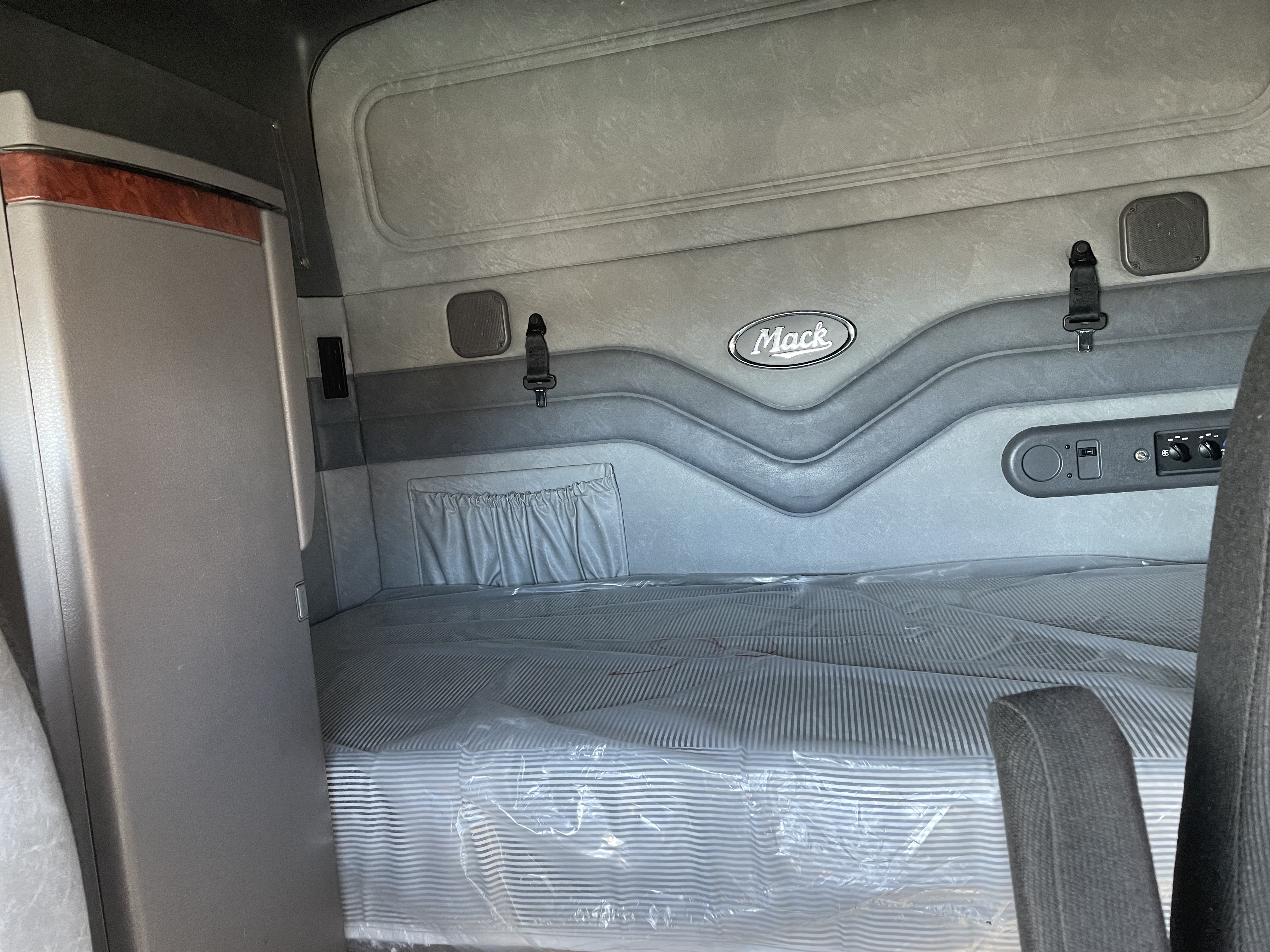 2018 Mack - image 14