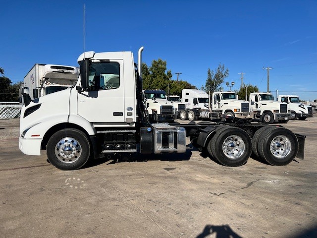 2020 Volvo - image 4