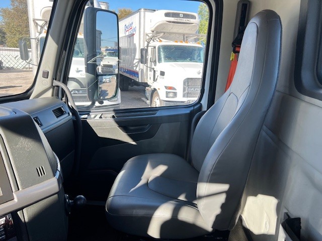 2020 Volvo - image 14