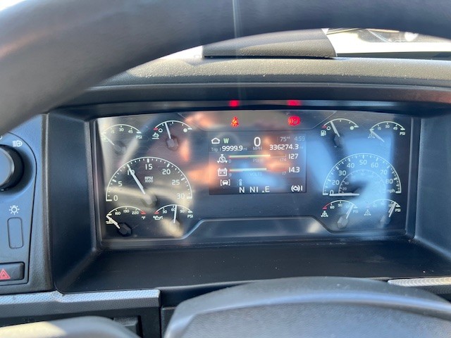 2020 Volvo - image 12