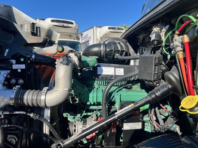 2020 Volvo - image 7