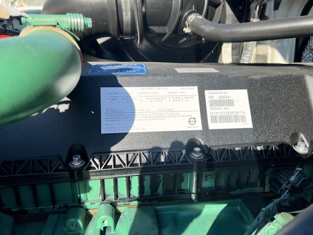 2020 Volvo - image 8