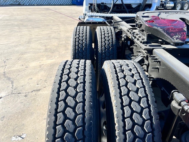 2020 Volvo - image 10