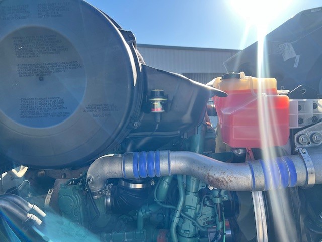 2020 Volvo - image 9