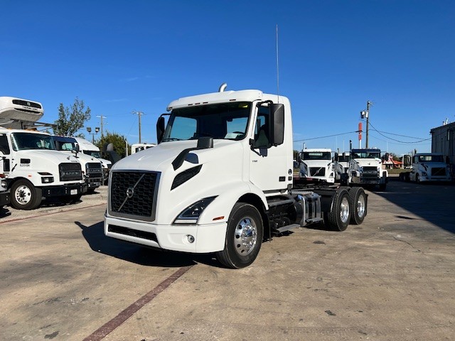 2020 Volvo - image 1