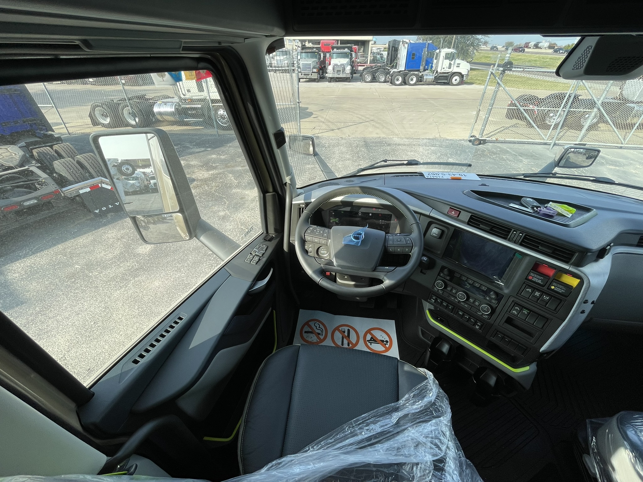 2026 Volvo - image 15