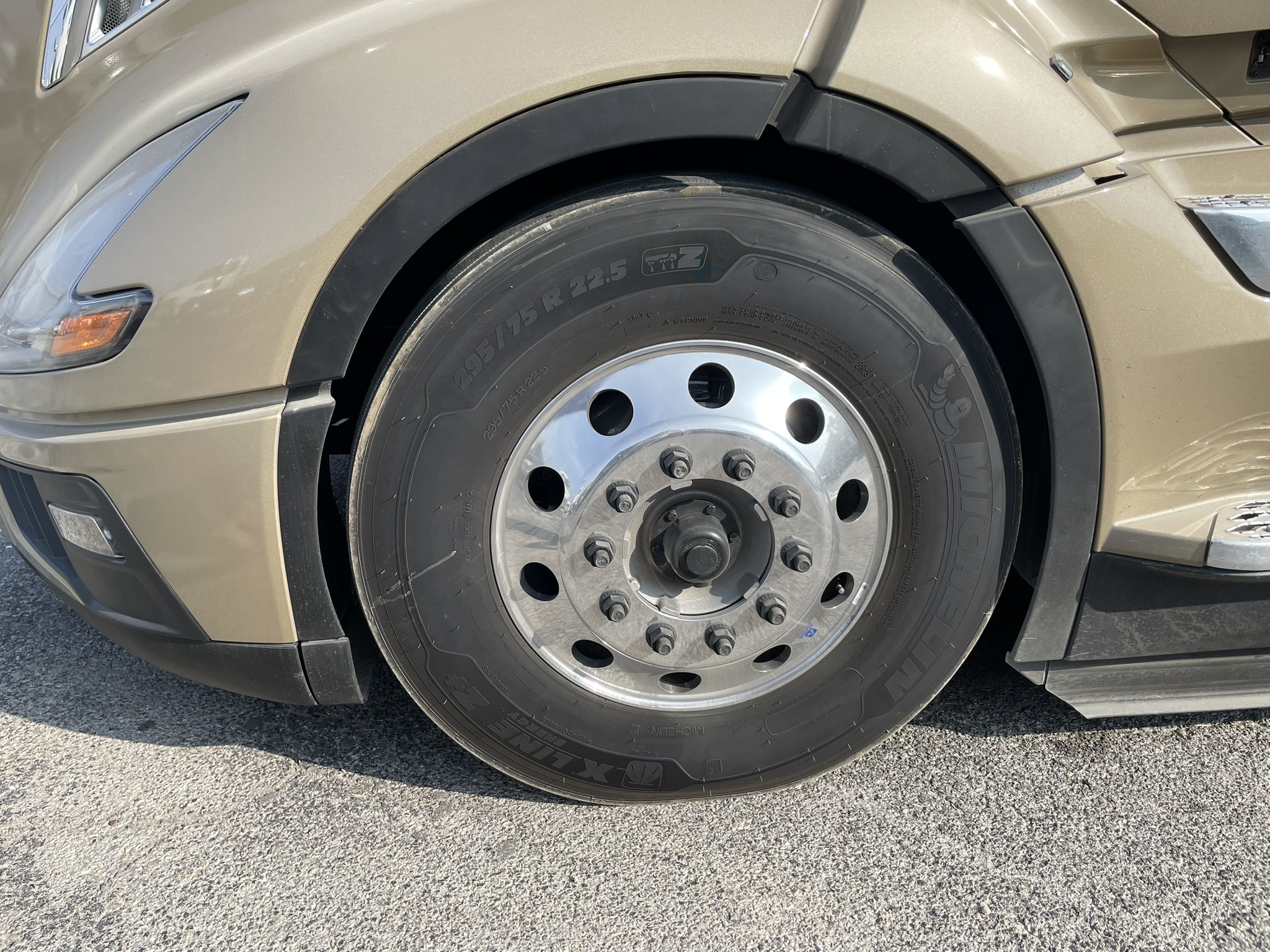 2026 Volvo - image 11