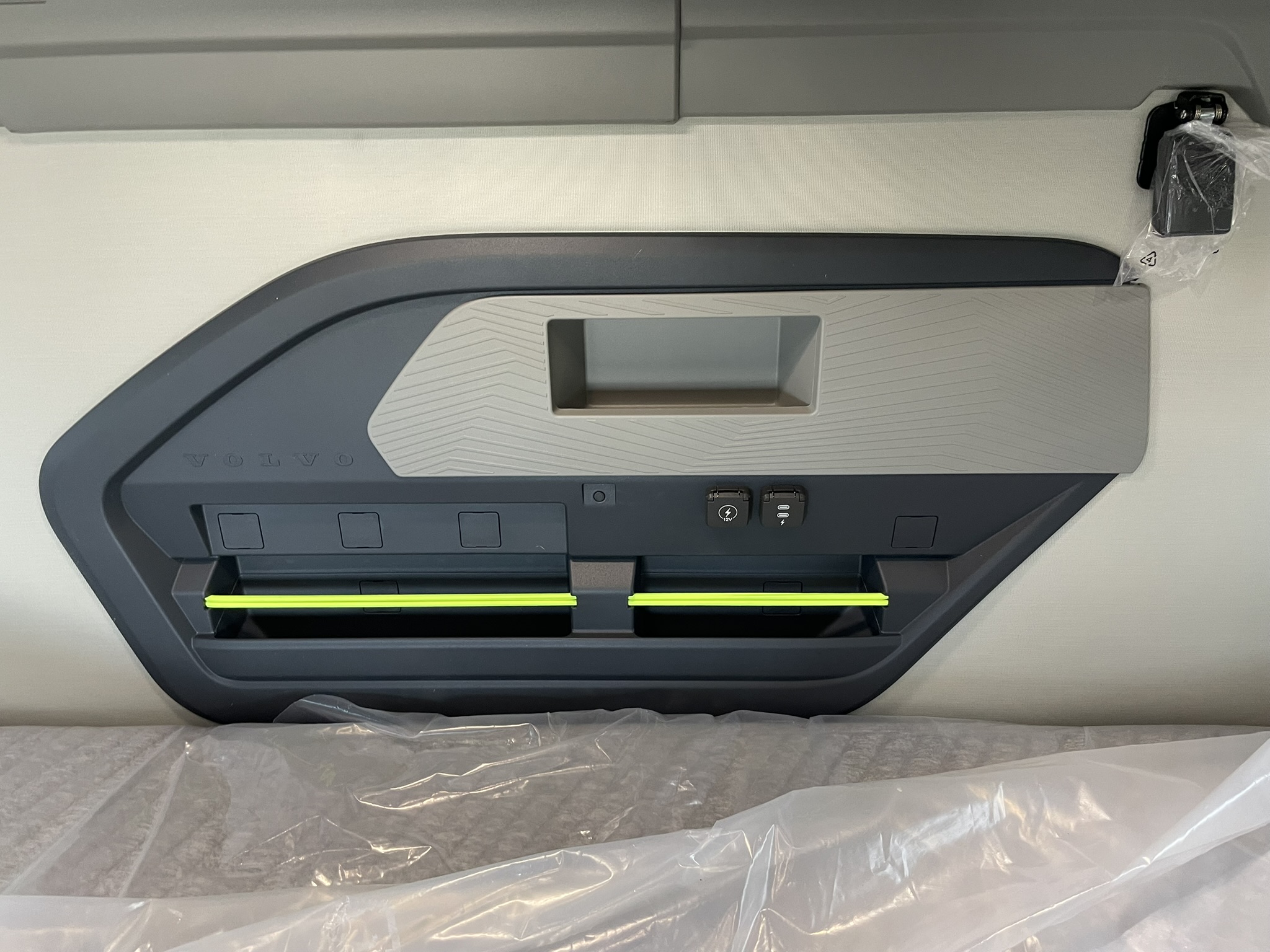 2026 Volvo - image 21