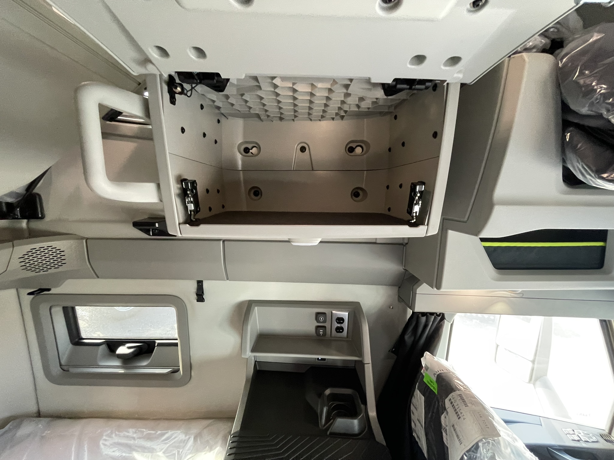 2026 Volvo - image 26