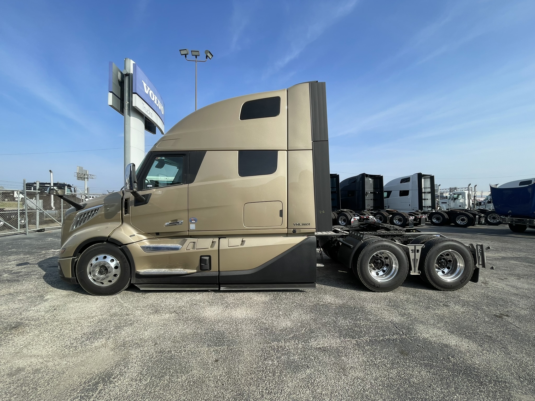 2026 Volvo - image 8